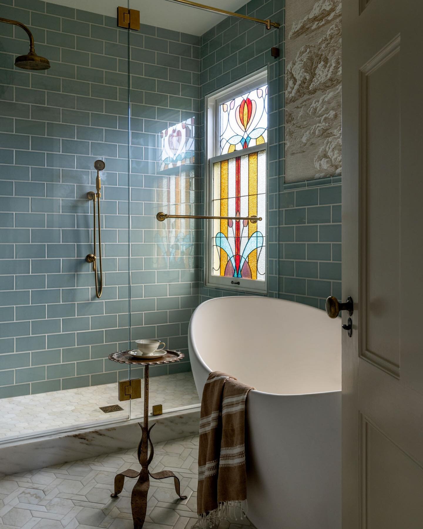 How is everyone gearing up for Monday? A nice warm bath could be in order. Our clients selected this tub for maximum occupancy and maximum comfort. 

📷 @rafaelsoldiphotography 

#InteriorDesign
#seattleinteriordesigner
#BainbridgeIslandInteriorDesig