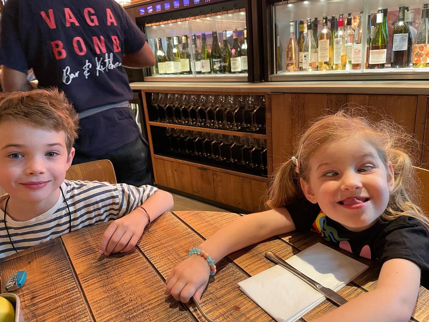 Heading off on holiday with the family and get a chance to check out @vagabondwines in their fancy Heathrow gaff.

As to photo &hellip; tiny Nekter apparently believes that &ldquo;a great photo has to have a funny face!&rdquo; &hellip; mini Nekter is