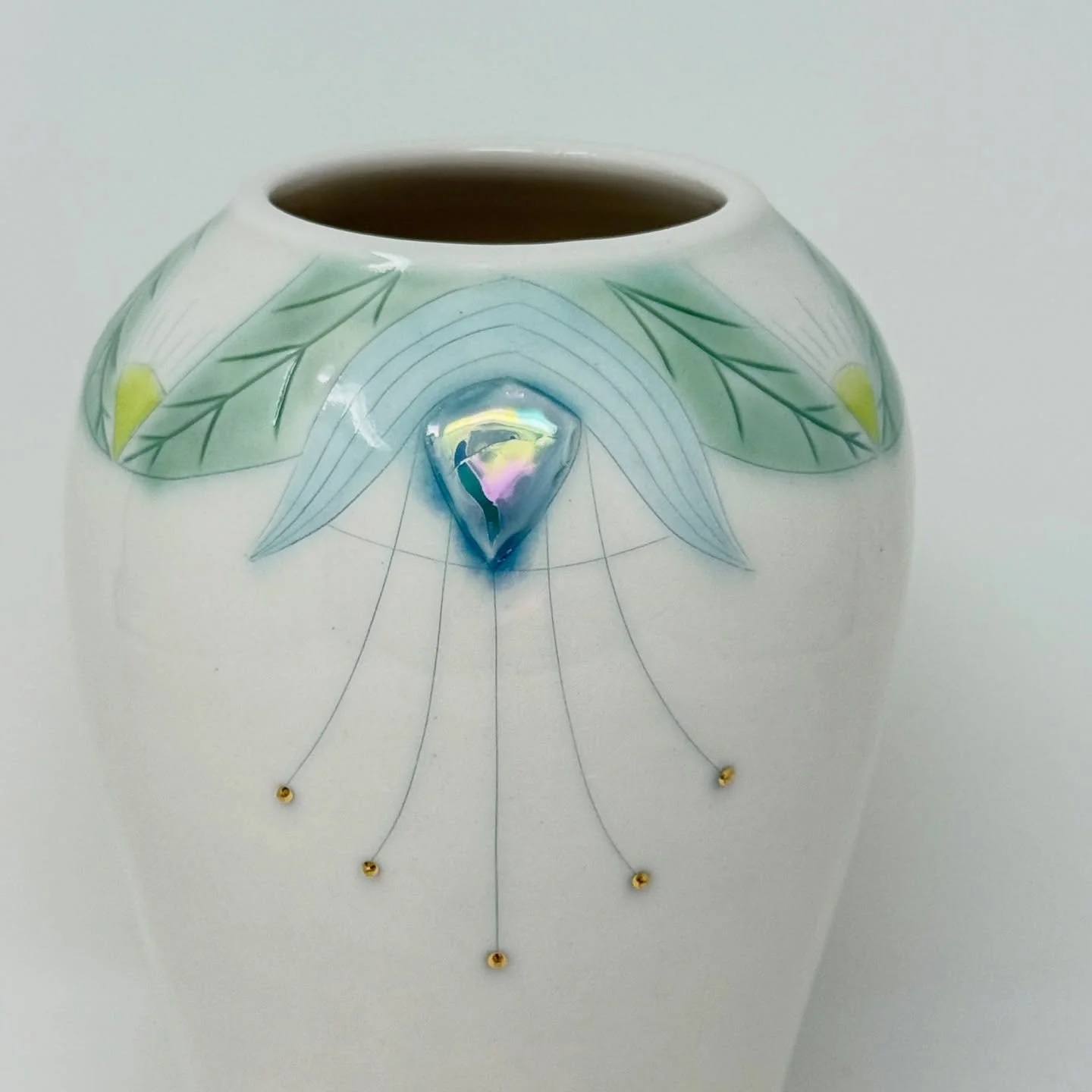 Get creative this February with me @clayartsvegas! I&rsquo;ll be teaching a two-day hands-on workshop packed with tips and techniques for working with porcelain. Check out the link in my bio for more info and to sign up.