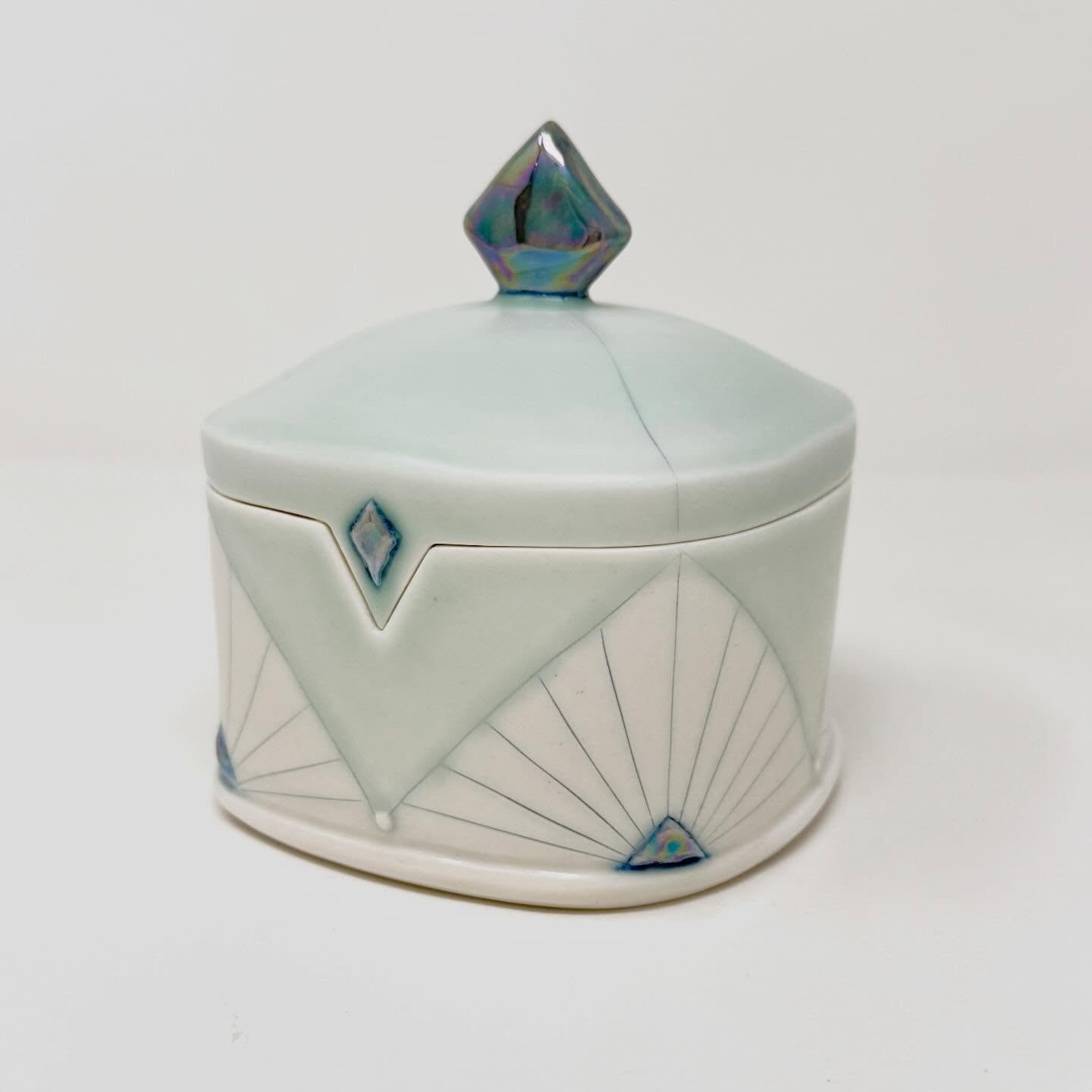 Lidded box from a recent firing. 
#ceramicbox #porcelainbox #ceramics