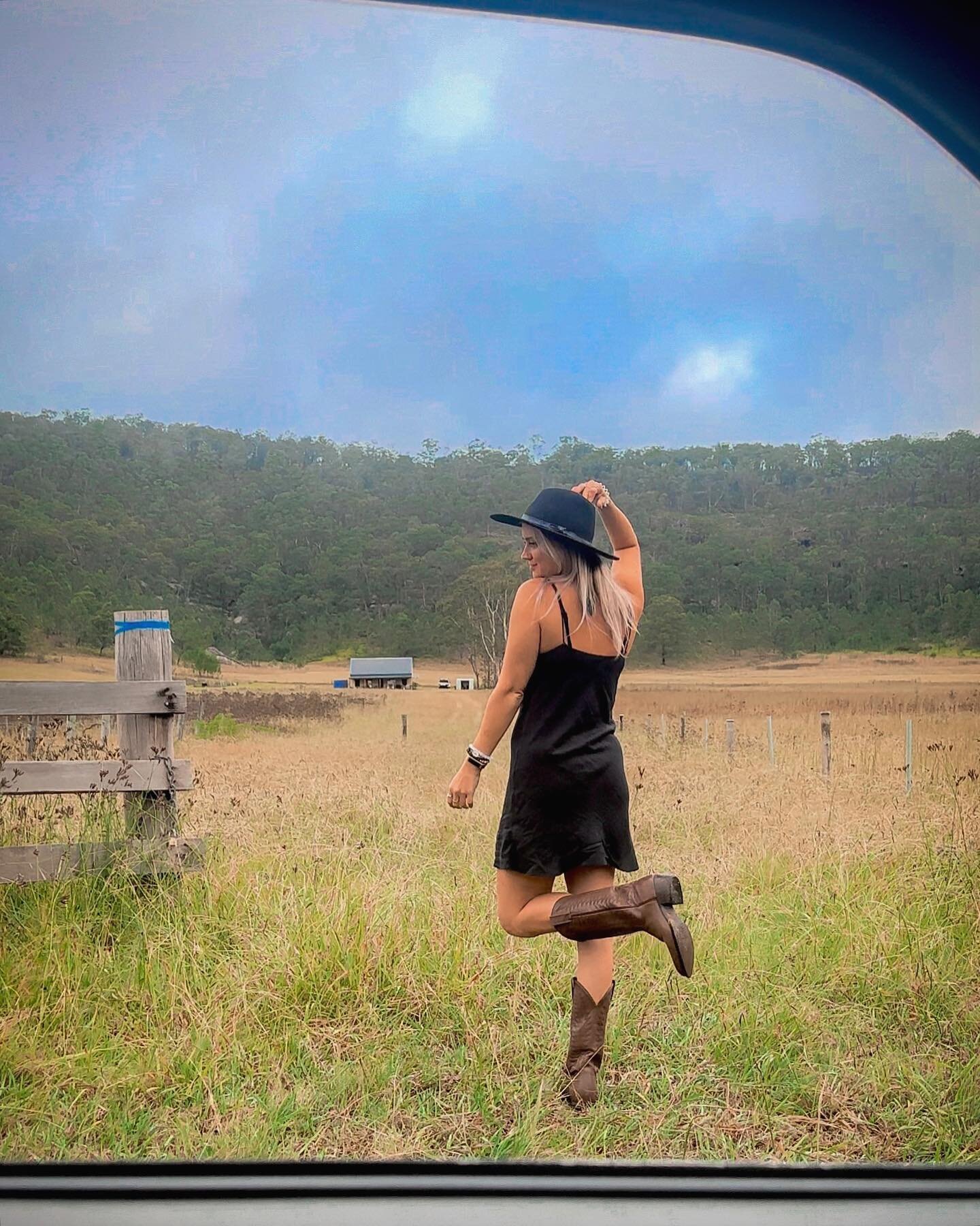 a spiritually secure, purpose driven, heart-led, well travelled, in the moment, slow meaningful life 🤎 
.
.
.
.
. 
.
.
.
.
.
.
.
.
#cowboy #countrygirl #camping #blog  #takemecamping #cowboyboots #bootscootin #markets #fleamarket #nsw #sundaymarket 