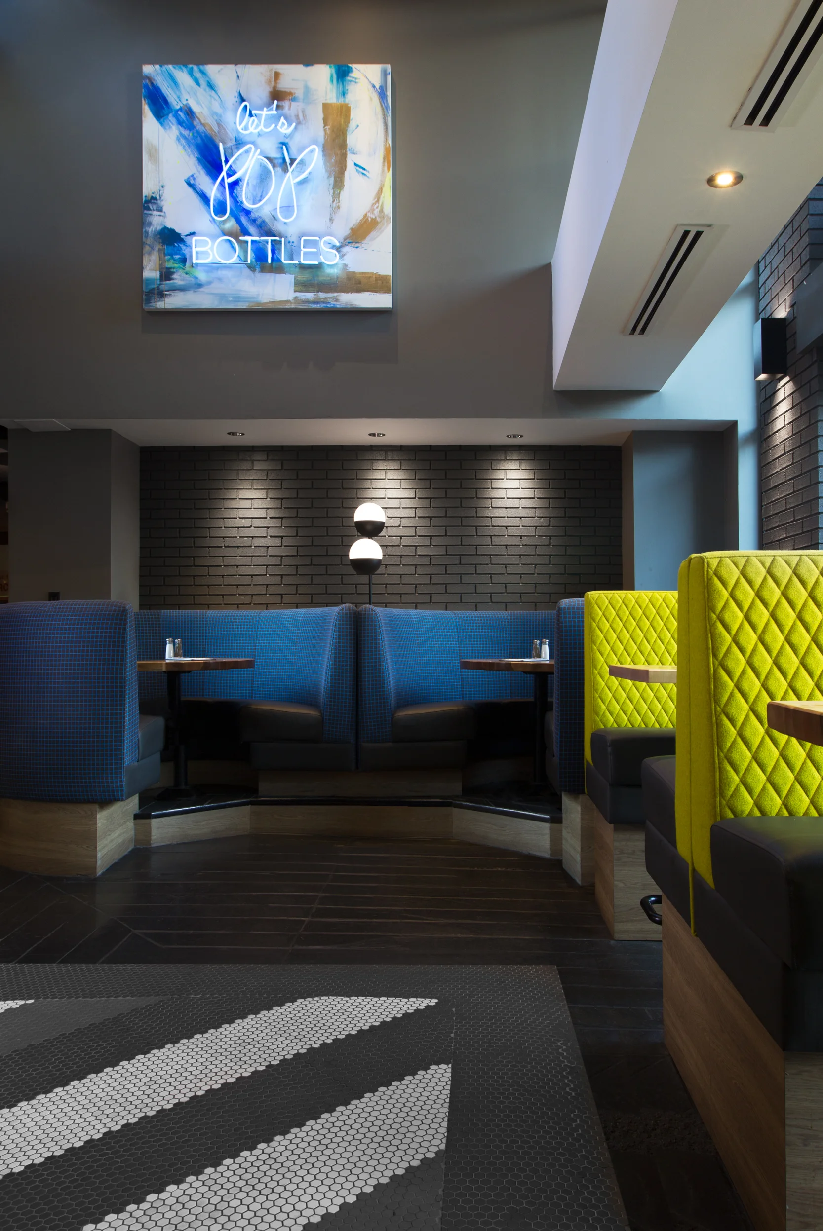 MOXIES GRILL AND BAR _ HEATHER MERENDA _ IMAGE 4.jpg