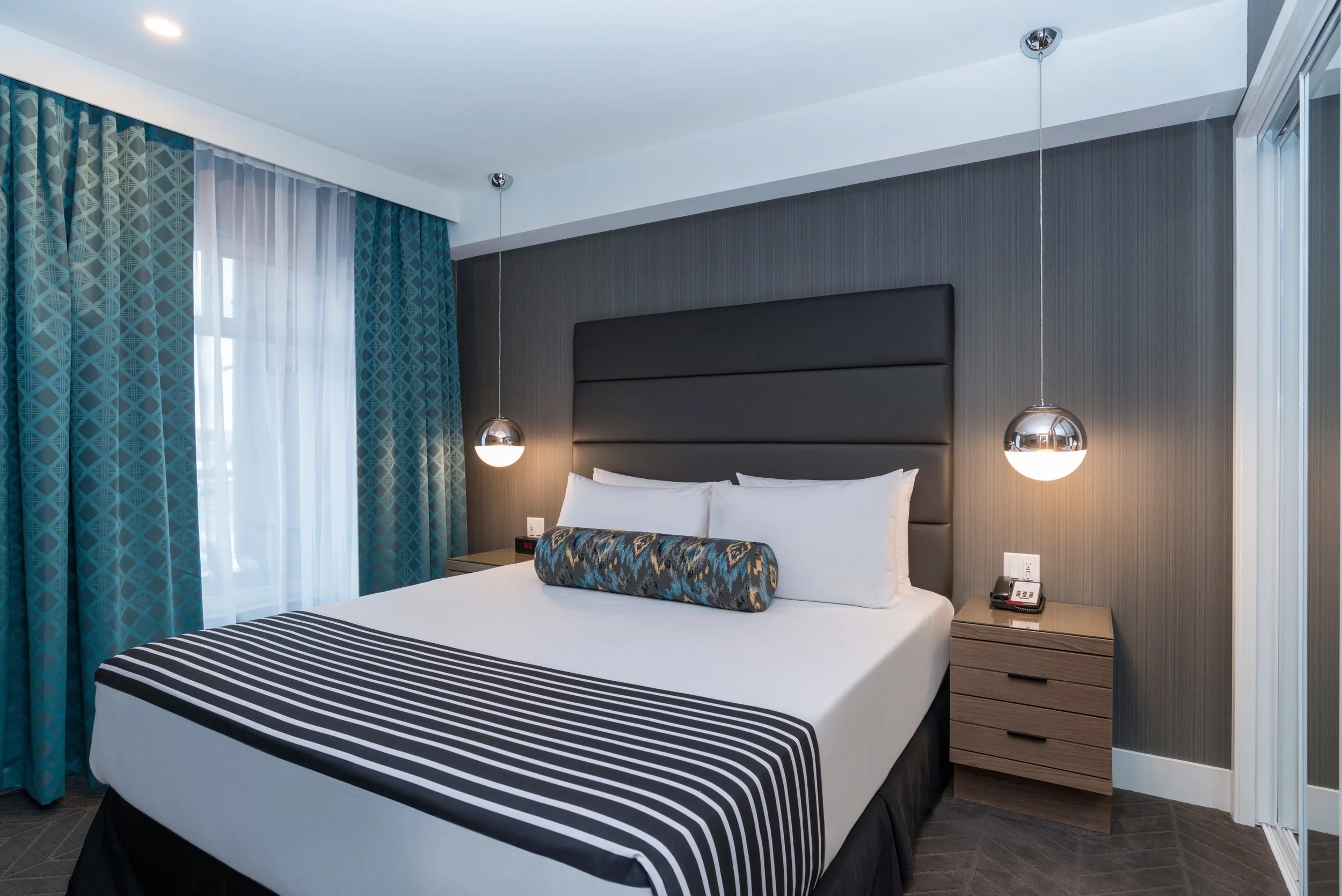 Sandman-Signature-Room-interiors005-edit.jpg