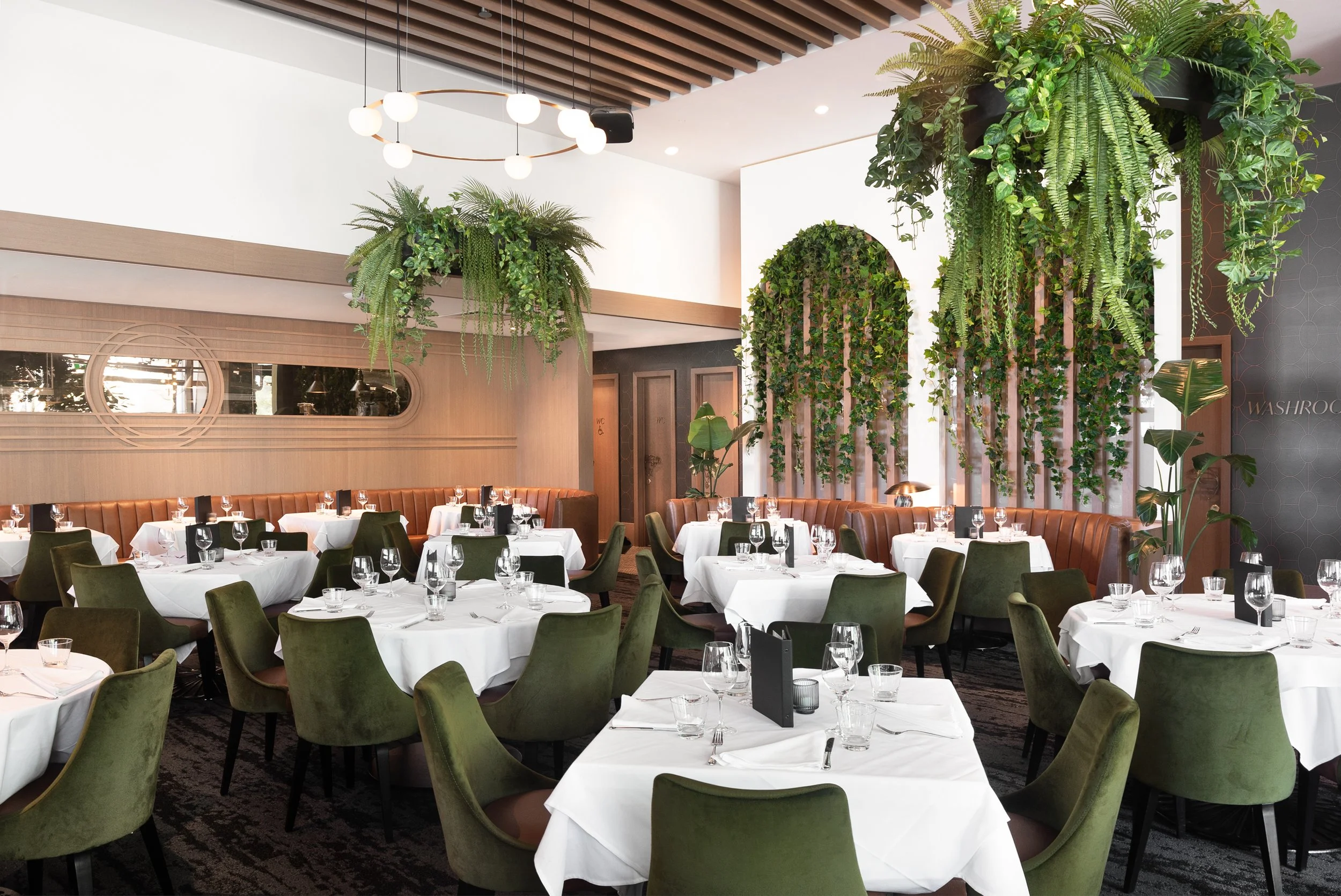 Rileys_HMerenda_dining.3.jpg