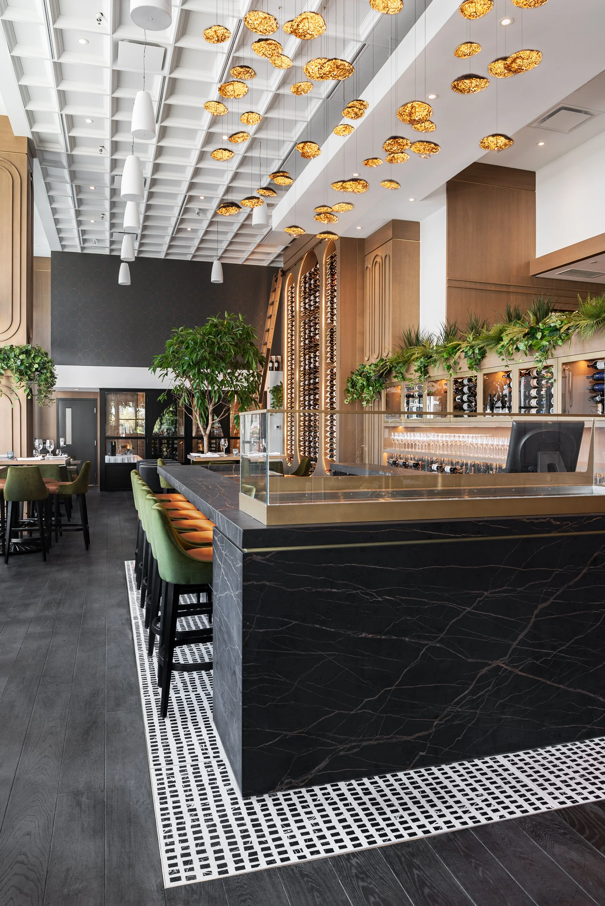 Rileys_HMerenda_wine_lounge.2.jpg