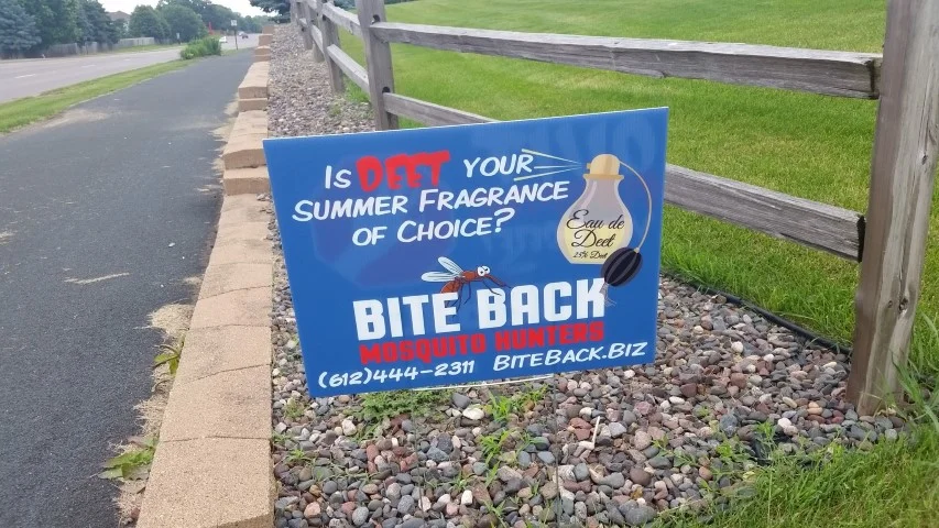 Sign Deet (Small).jpg