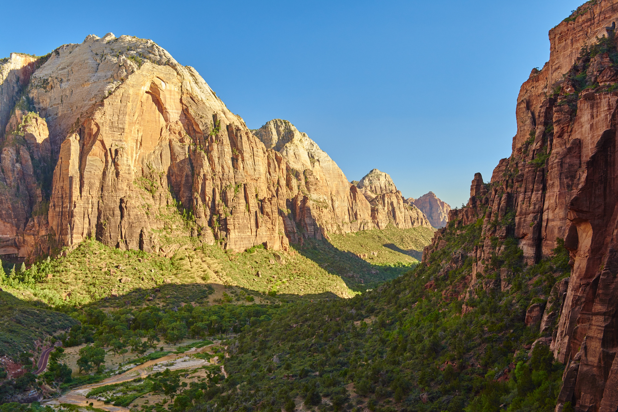 Zion National Park. Angel's Landing Hike. Credit: Pa Chia Xiong Photography
