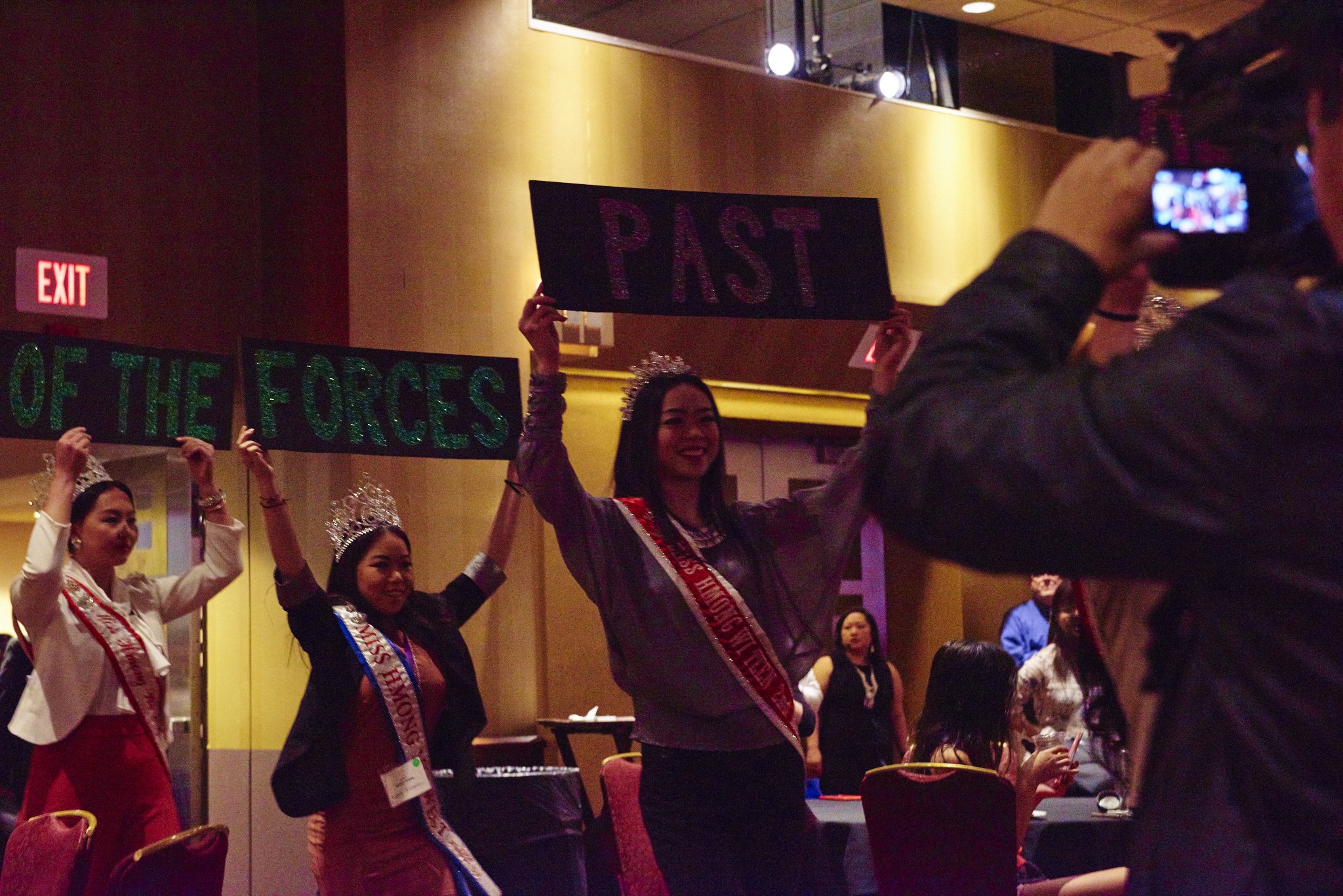 Opening Ceremony: The Hmong Milwaukee Pageant Men and Women greeting us with the title of this year's theme. 