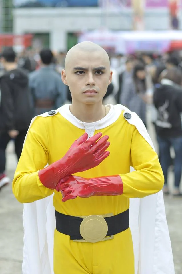 With One Punch Man reaching its peak of popularity, you can expect to see any hairless cosplayer to be working a Saitama cosplay. (www.gamek.vn) 