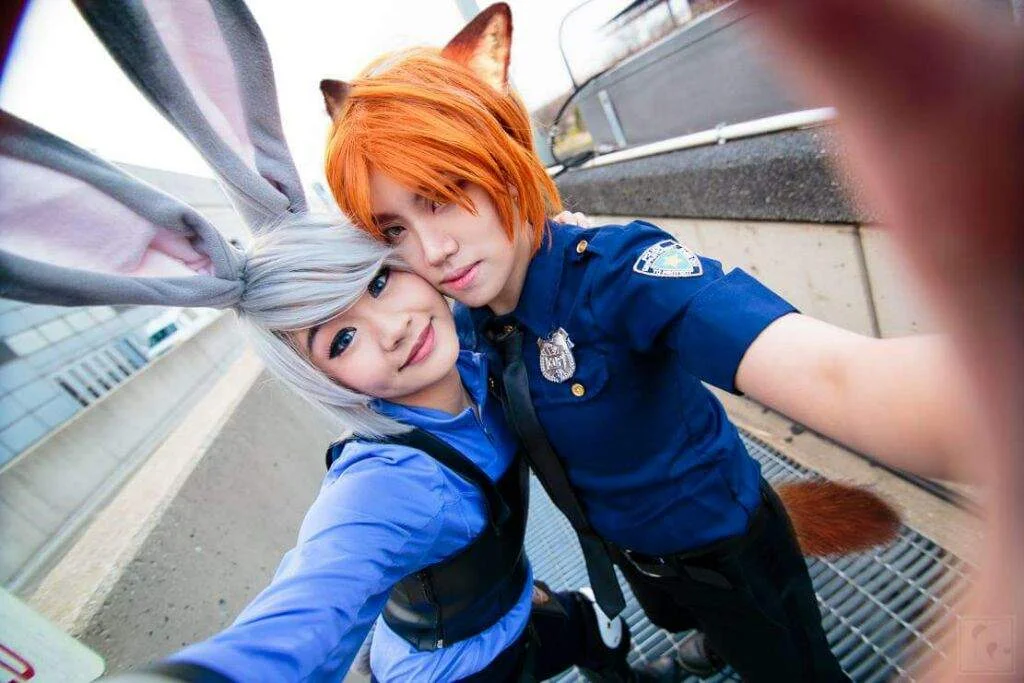 After an adorable couples cosplay photo of Nick and Judy went viral on facebook, the craze began as these inter-species lovebirds(?) have taken the couples cosplay world by storm.(www.aminoapps.com)