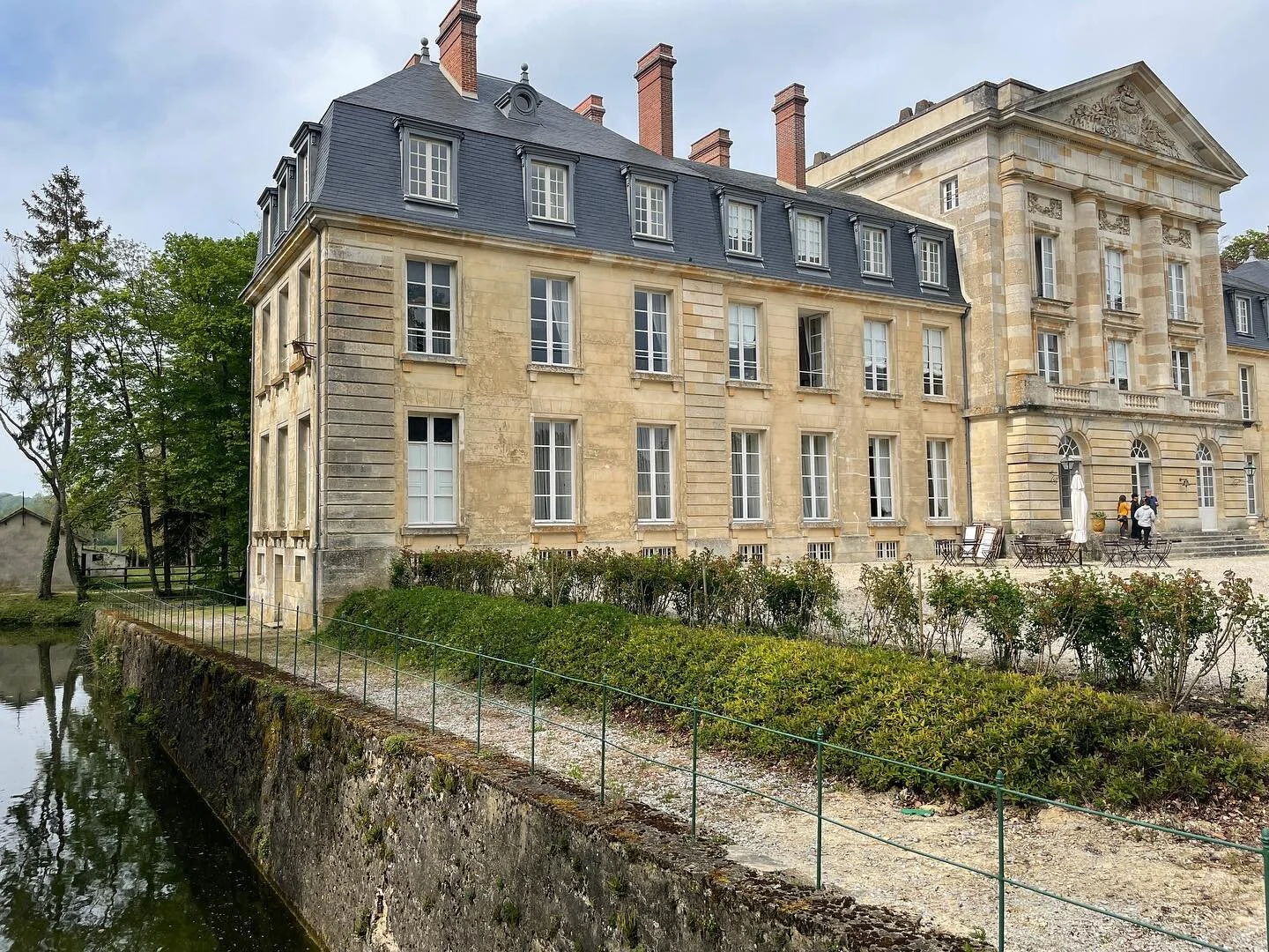 One of the most beautiful places I’ve been in a very long time β€οΈπ¦π @meg.cmrn @heart_shape @miesosoup 
.
.
#courtomer #france #garden #eden #vacation #wedding #chateau #friday #unplug #beauty #cows #lemons #paradise #spring #love #friends