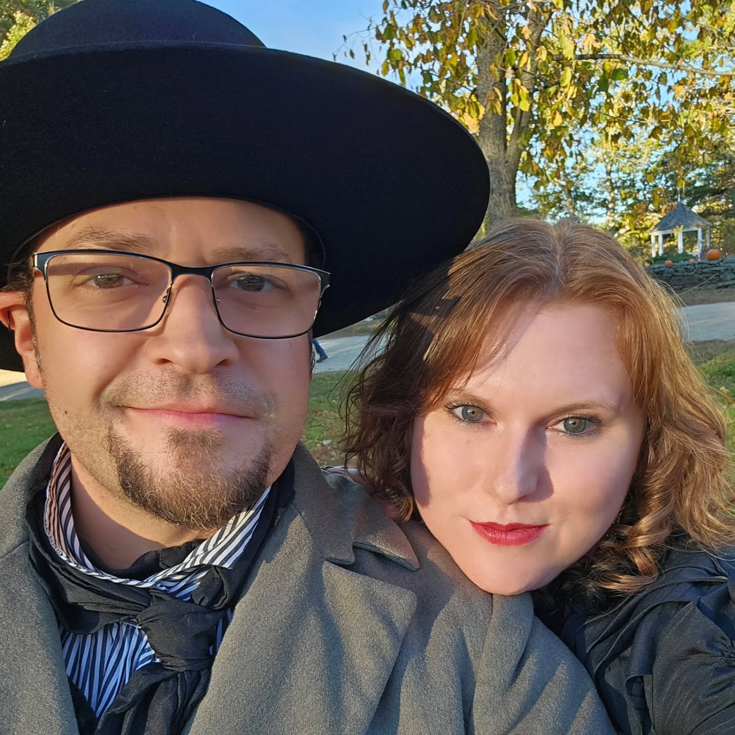 5 nights of Phantoms By Firelight left! Don't miss out!

Get your tickets here:
https://www.osv.org/event/phantoms-by-firelight

Can't wait to serenade you next to @upsidedownjoel 

🦊🐲🔥🎶