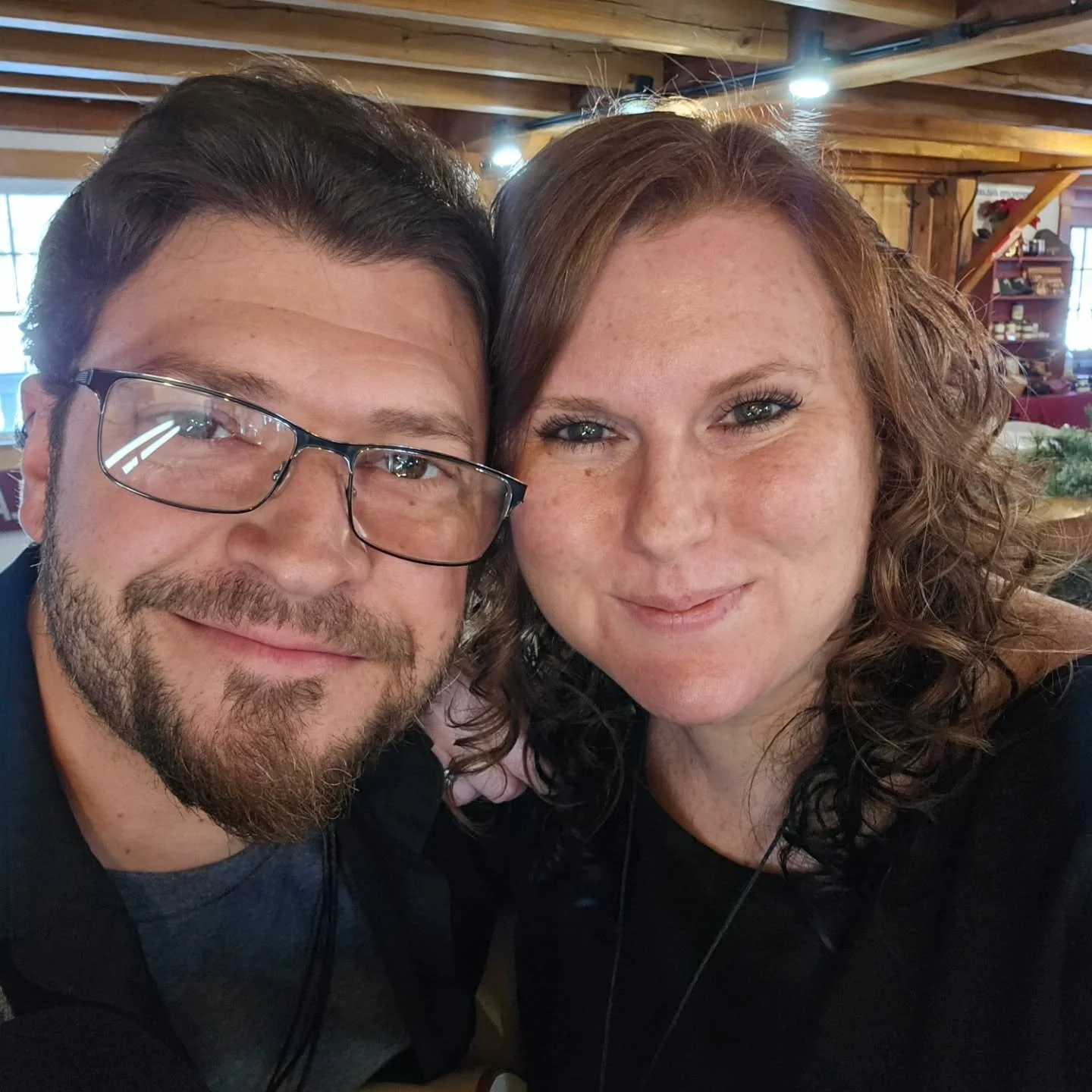 Shows this coming weekend:
Fri 12/12 6p-9p at @greatergoodimperials

Sat 12/13 7:30p-10:30p at @sawdustcoffeehouse
in Sturbridge MA

Sun 12/14 1:30p-4:30p at @nashobavalleywinery 

Can't wait to see you!

🦊🐲