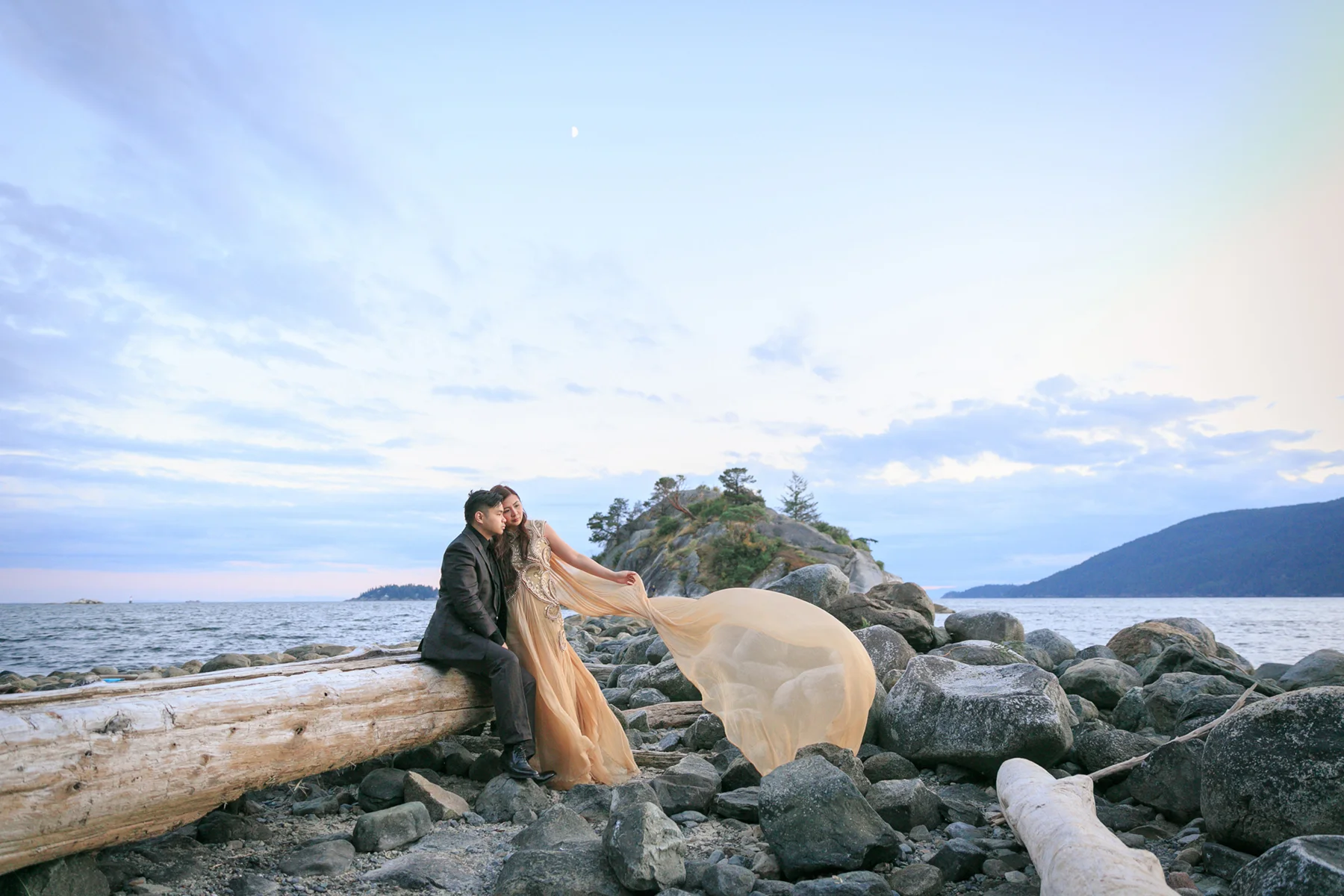 couple-engagement-session-whytecliff-park-bc-west-vancouver-twilight-session