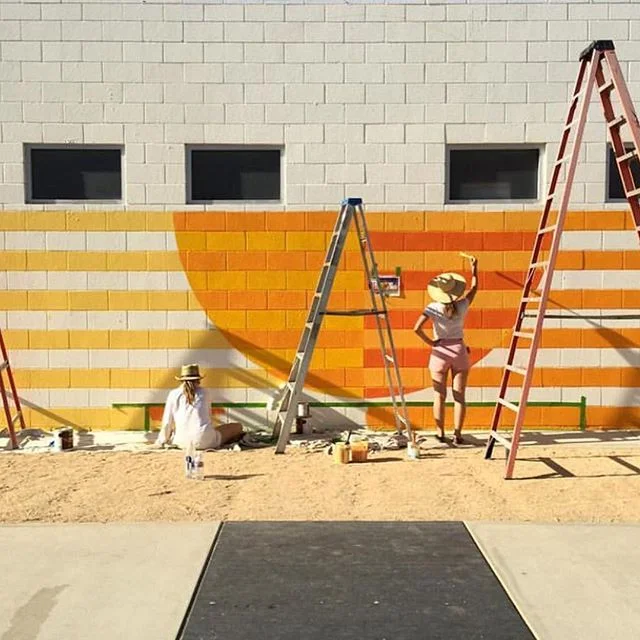 When textile designers get to paint walls on cute hotels in California. Loved watching Hopie Stockman, one half of the @blockshoptextiles paint this mural recently for @acehotelpalmsprings. 📷@hopiestockman