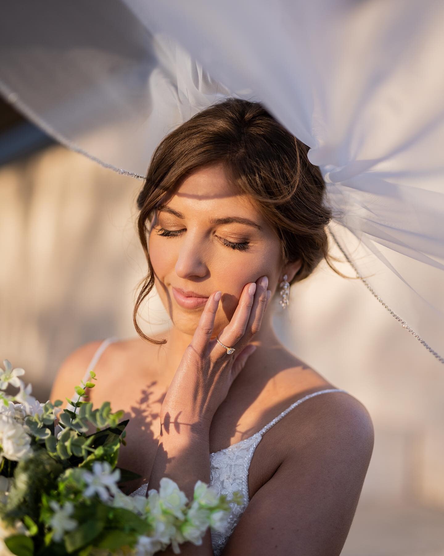 Meredith was the MOST beautiful bride. 🤍 I am so excited to finally be able to share her bridals!! She is the definition of classic beauty. Gorgeous inside and out. #farleychosewright 
Makeup: @beautyfrombrusheschelsearae 
Hair: @alicearob 
.
.
.
.
