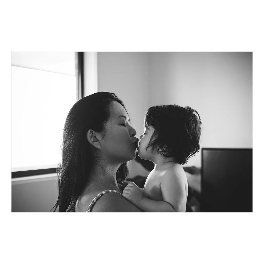 P A L A
As she closed her little eyes, she gave her Mama a gentle kiss.
