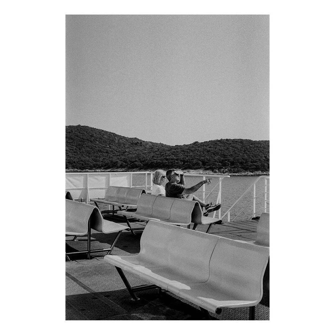 G A Z I N G
Incredible moments of repose, watching travellers soak in the sun &amp; enjoy the scenic beauty.