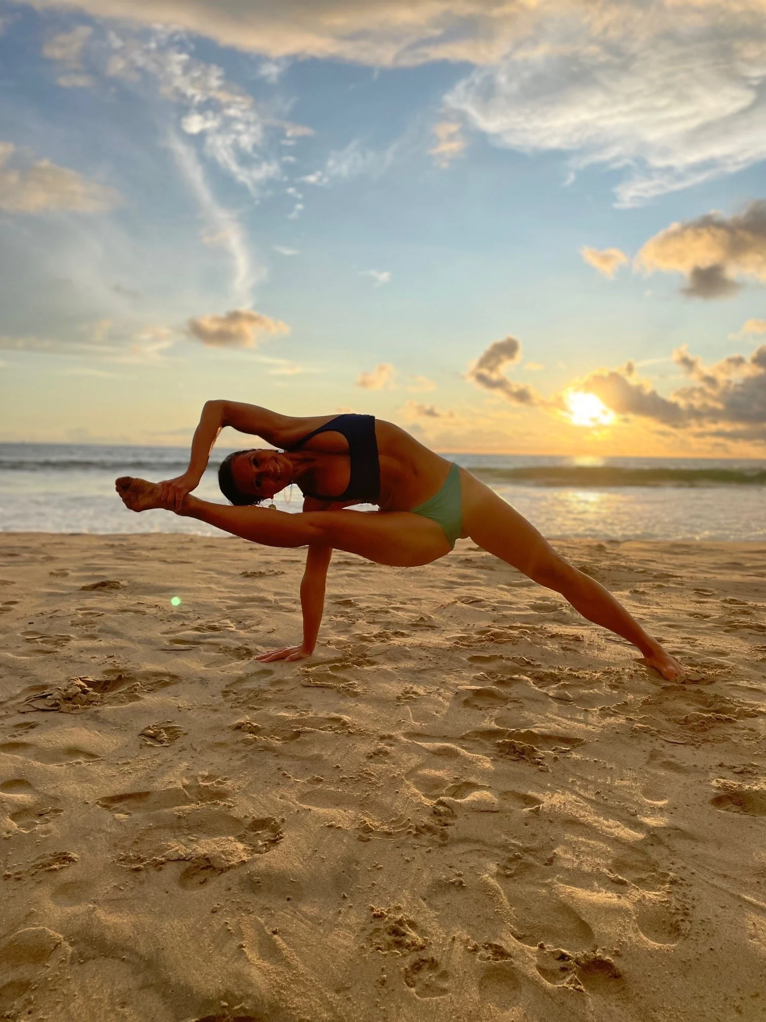 Cassandra Loo strand yogafestivalen.jpeg