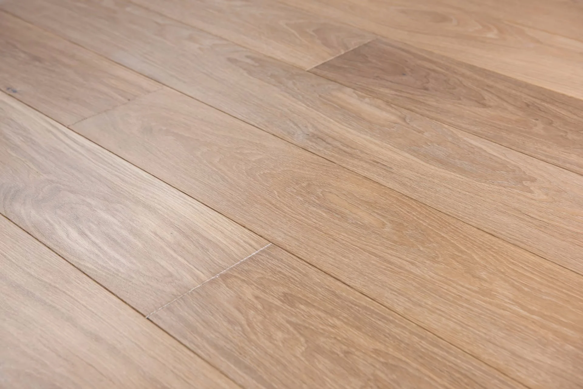 How to Use a Wooden Floor Cleaner for Oiled Surfaces