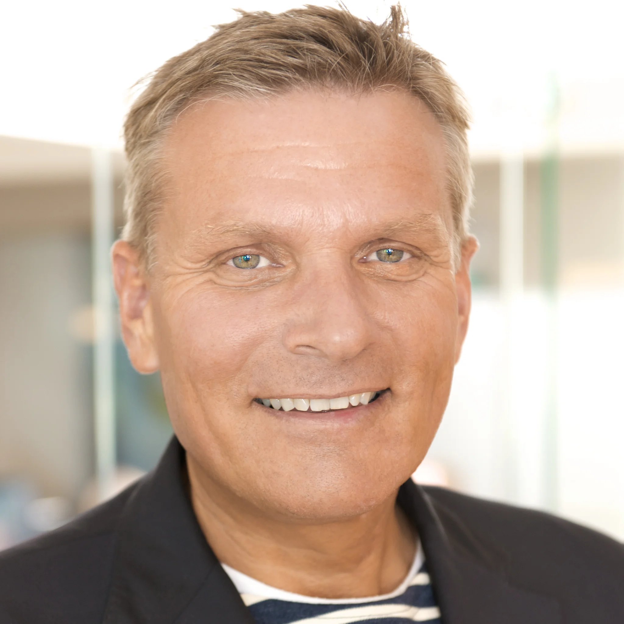 Robert-Veenstra-web-square.jpg