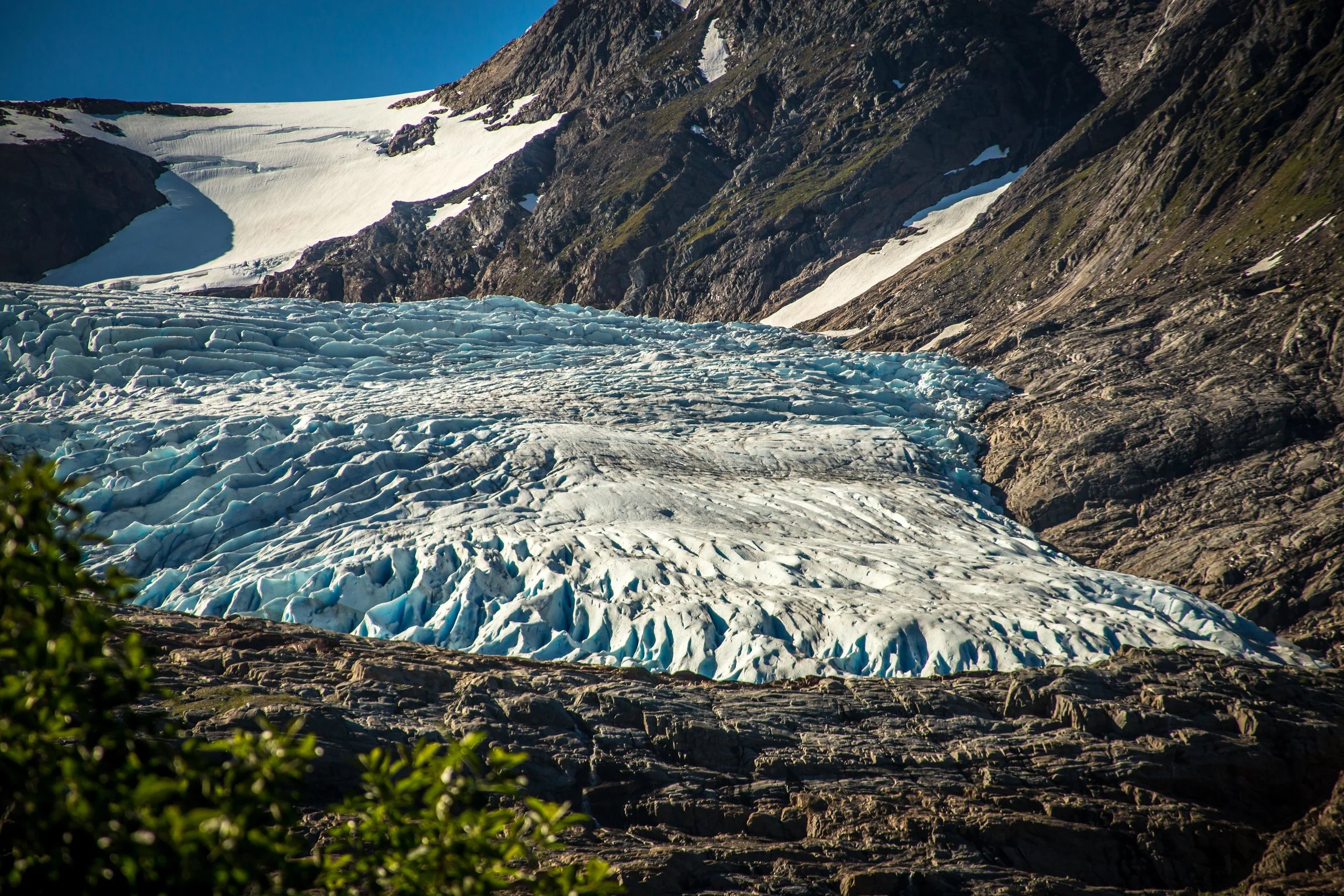 Crevasses and ice blocks