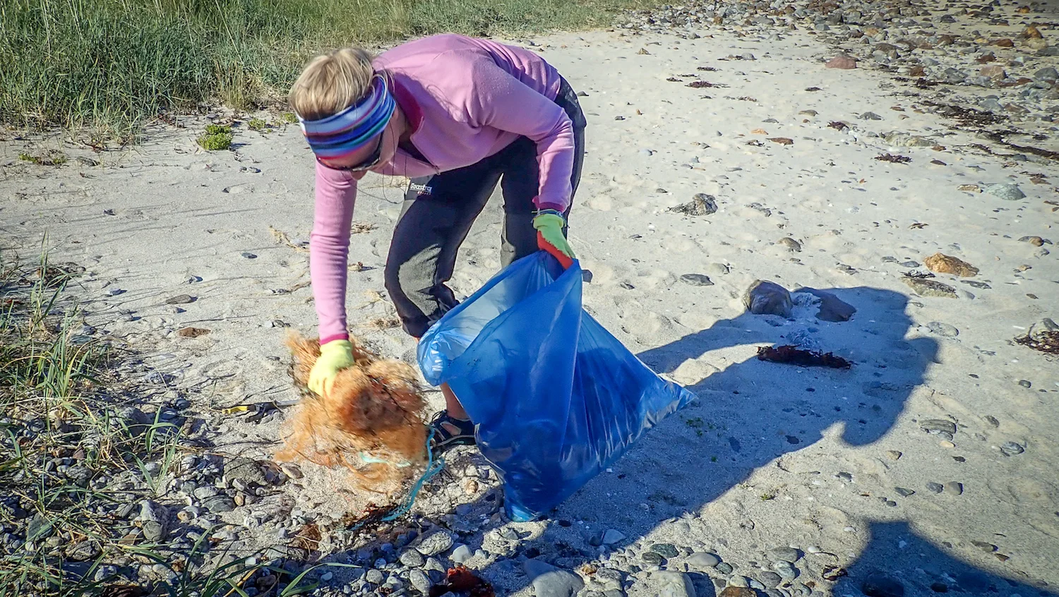 Maaike hard at work on an arctic beach clean