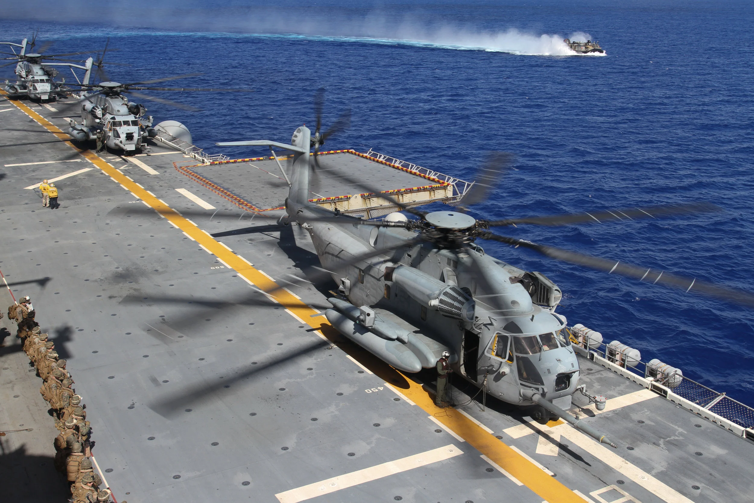 Landing Helicopter Dock (LHD)