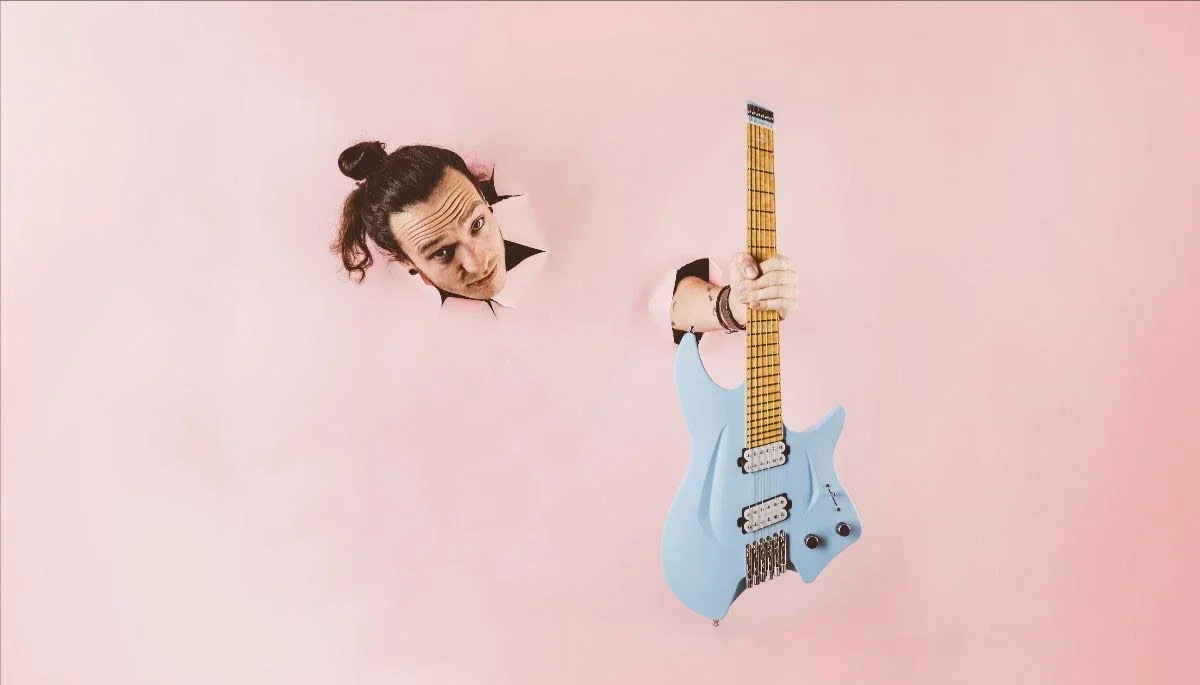 Laidback jazzprog guitarist Waxamilion shares new video for