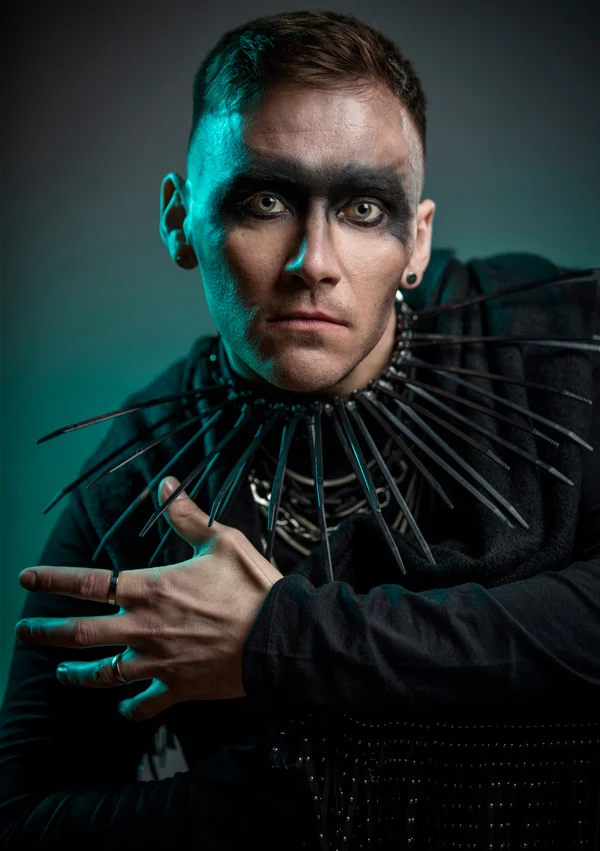  DANIEL TOMPKINS announces debut album and reveals new single 'Saved' ft. Acle Kahney