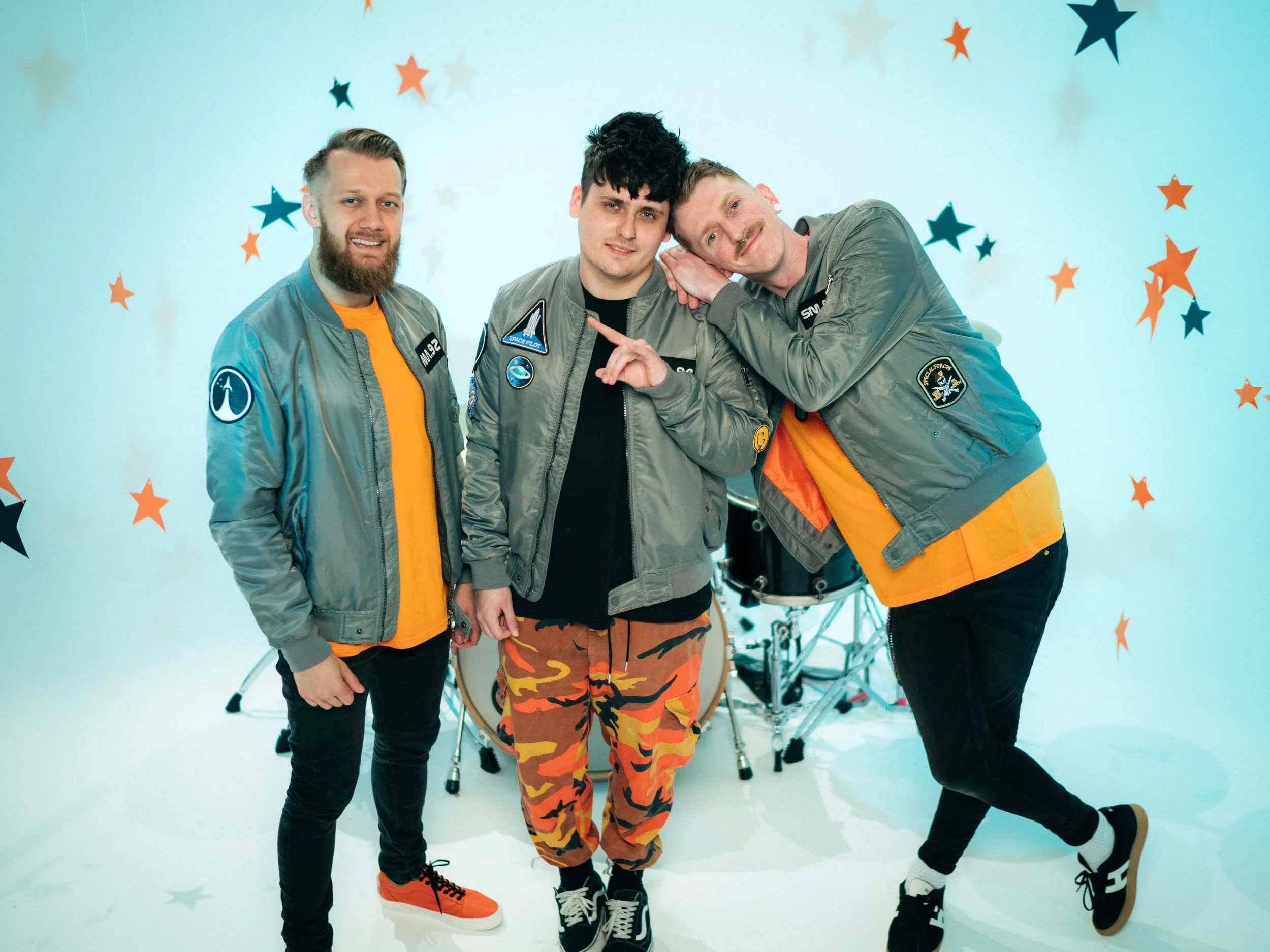 Welsh rock trio JUNIOR announce headline tour and stream new single