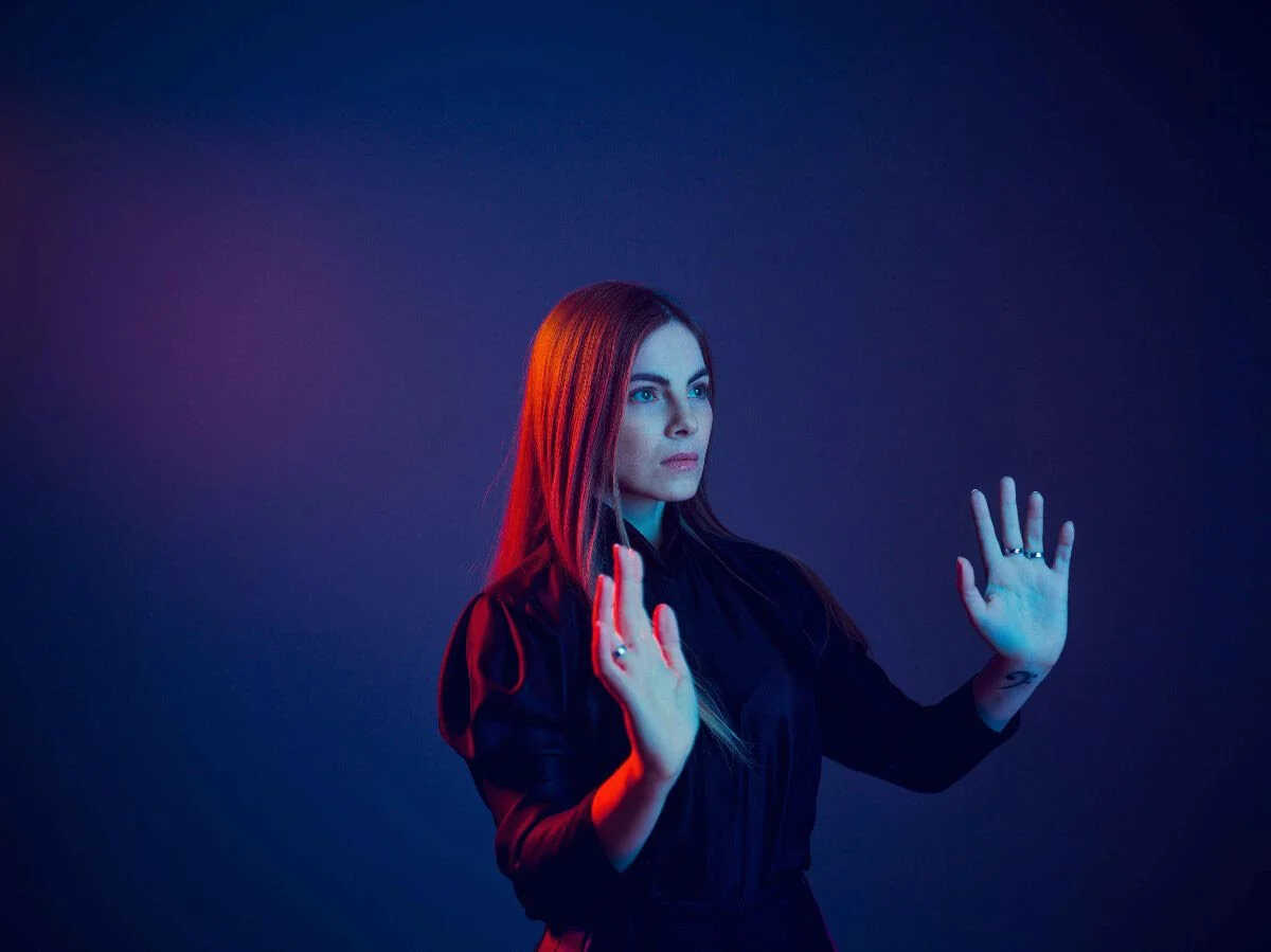 Alt-pop artist JULIA MARCELL releases new single