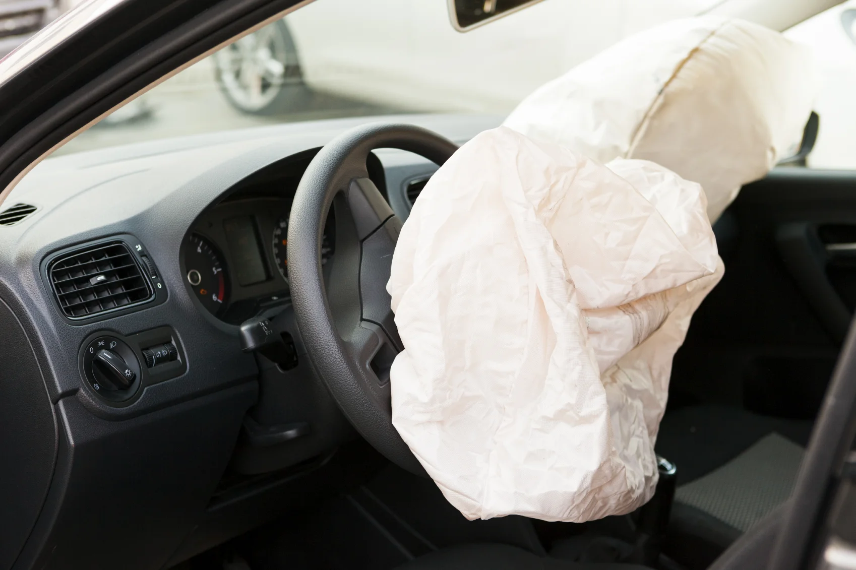 Airbag_istock000031354642_Medium.jpg