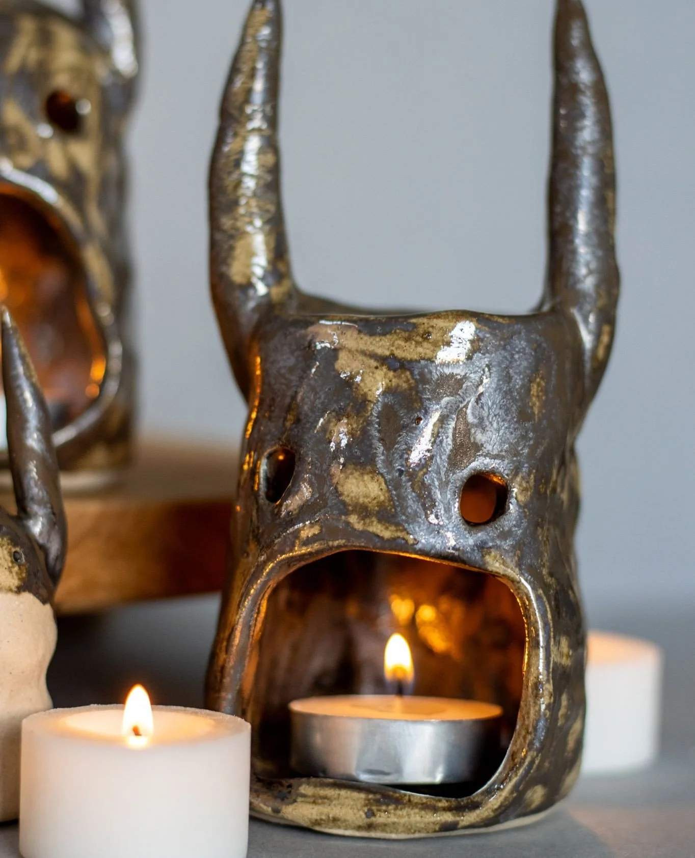 Monster Wax Melt Burner | Bronze⁠
⁠
Just add your chosen wax melt for this season and this Monster Wax Melt Burner will help you set the mood ✨️⁠
⁠
Available at www.rachelpresswood.co.uk⁠
⁠
#ceramic #sculpture #tableware #stoneware #pottery #homeware