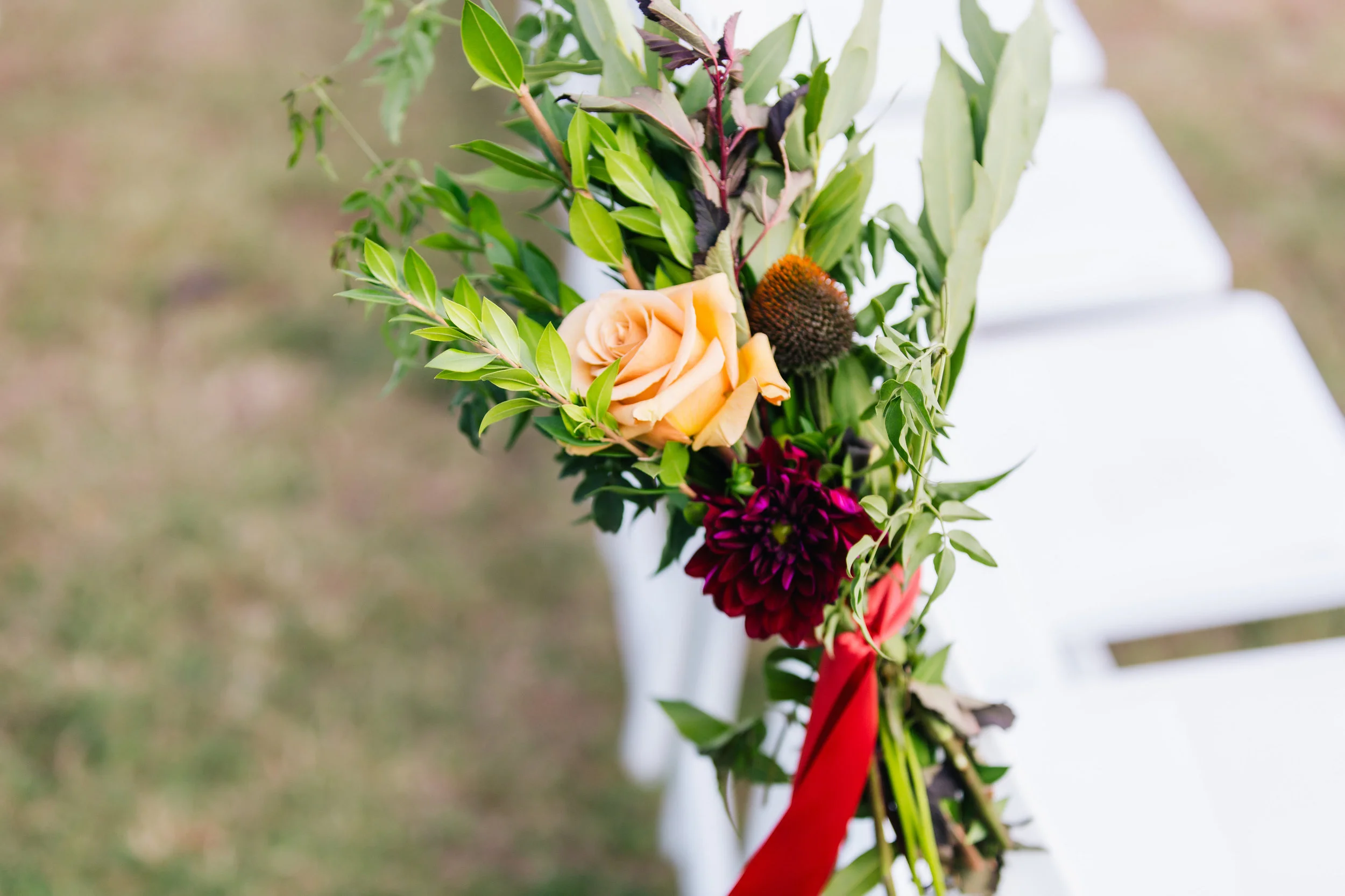 gertiemaesfloral.com | Sandy Creek Barn and Reynolds Plantation Wedding | Gertie Mae's Floral Design Studio | Vue Photography