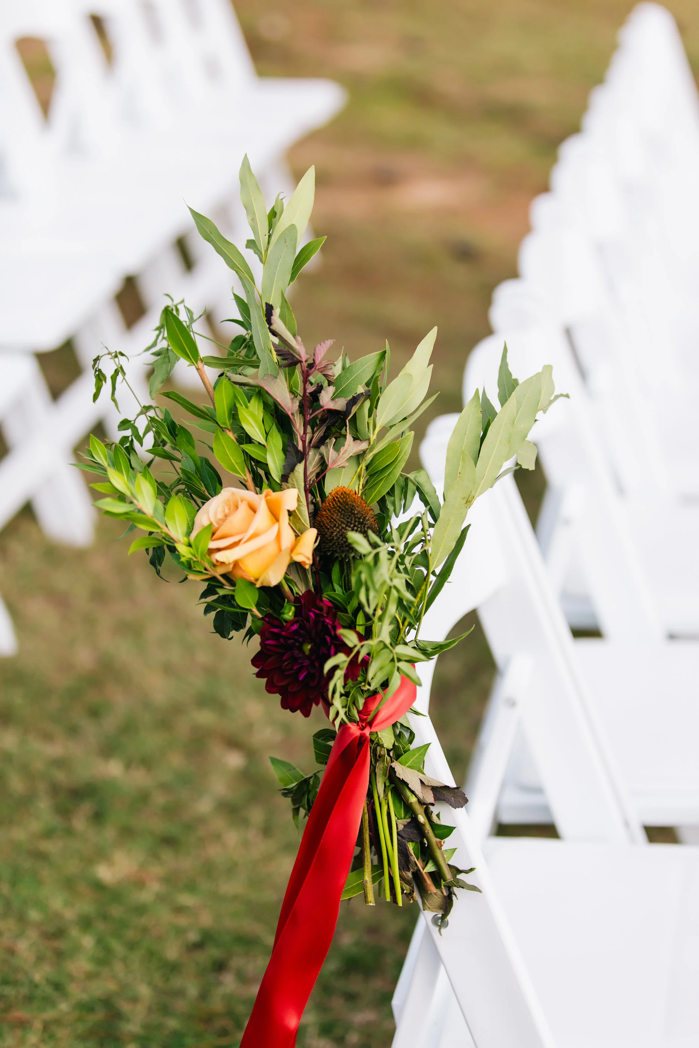 gertiemaesfloral.com | Sandy Creek Barn and Reynolds Plantation Wedding | Gertie Mae's Floral Design Studio | Vue Photography
