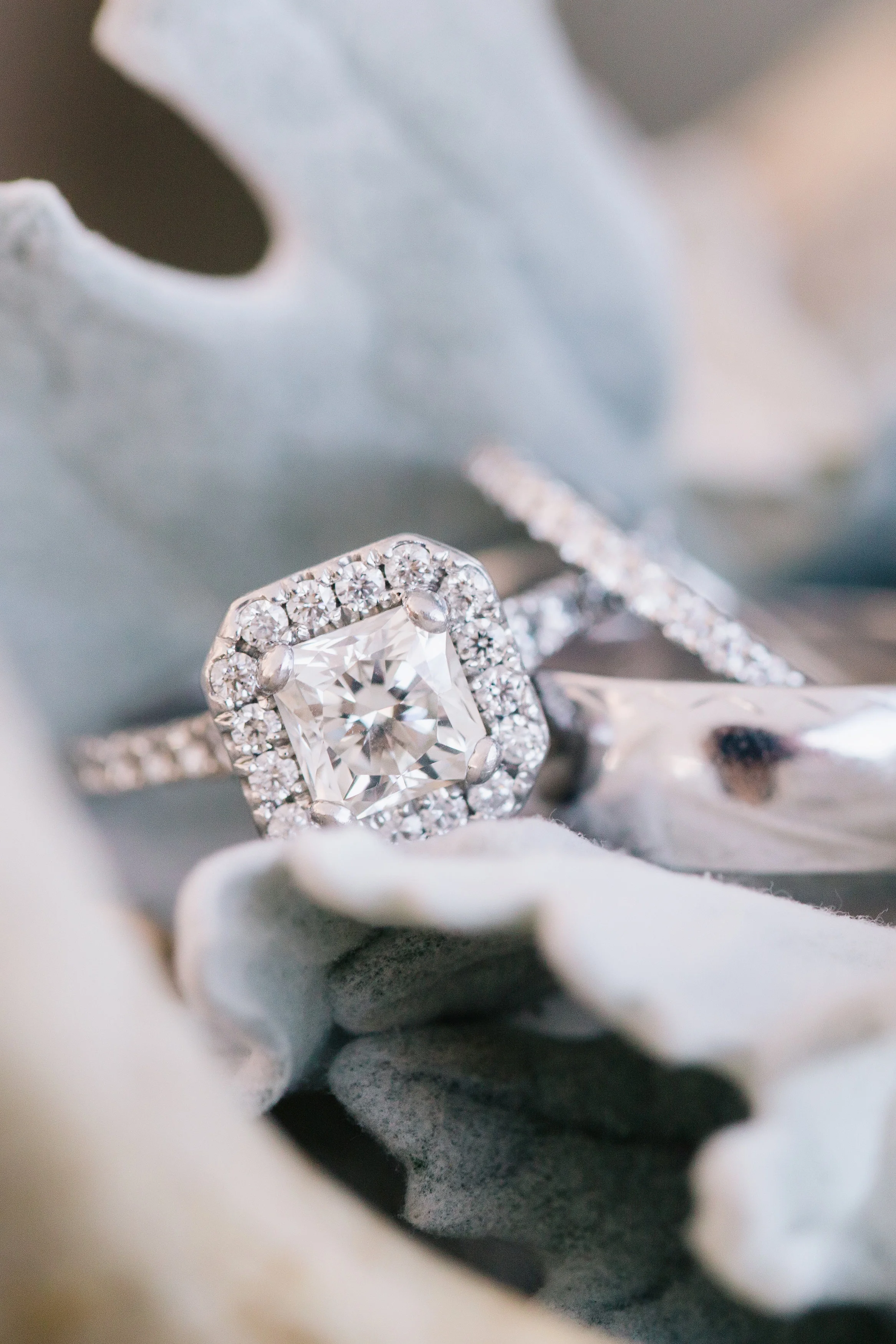 gertiemaesfloral.com | Sandy Creek Barn and Reynolds Plantation Wedding | Gertie Mae's Floral Design Studio | Vue Photography
