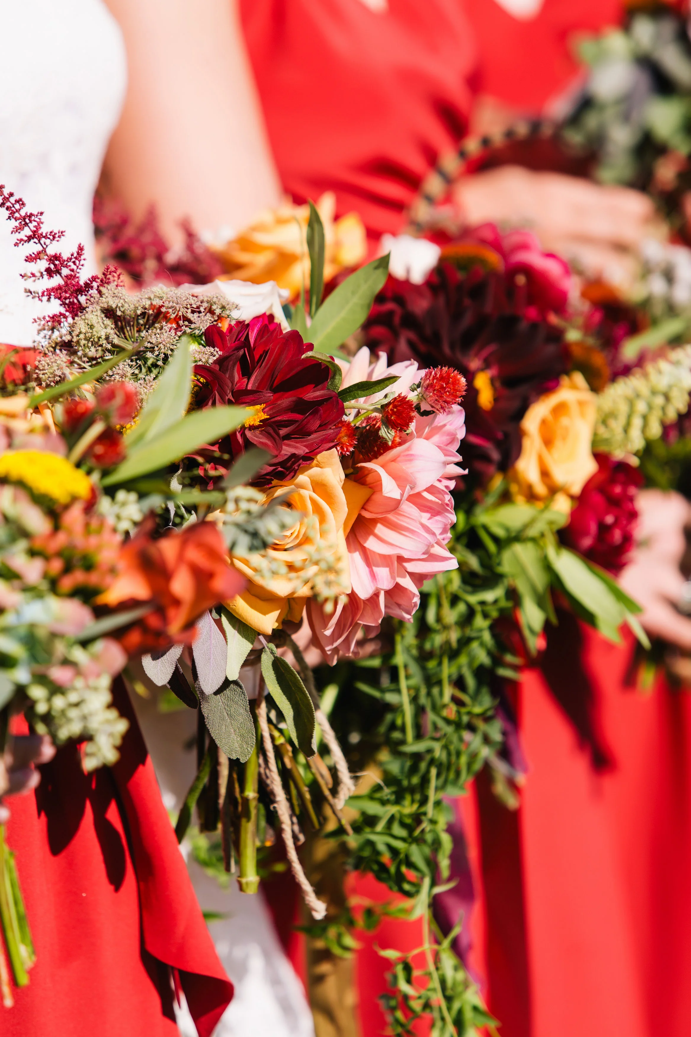 gertiemaesfloral.com | Sandy Creek Barn and Reynolds Plantation Wedding | Gertie Mae's Floral Design Studio | Vue Photography