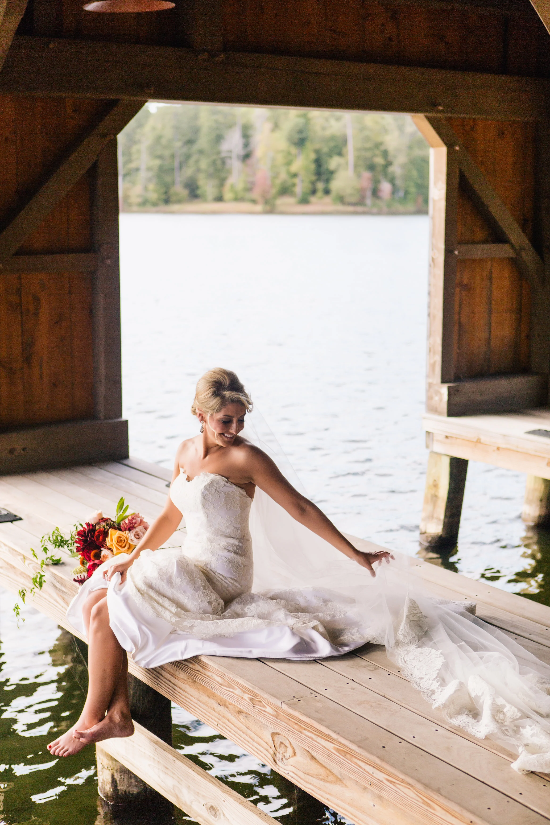 gertiemaesfloral.com | Sandy Creek Barn and Reynolds Plantation Wedding | Gertie Mae's Floral Design Studio | Vue Photography