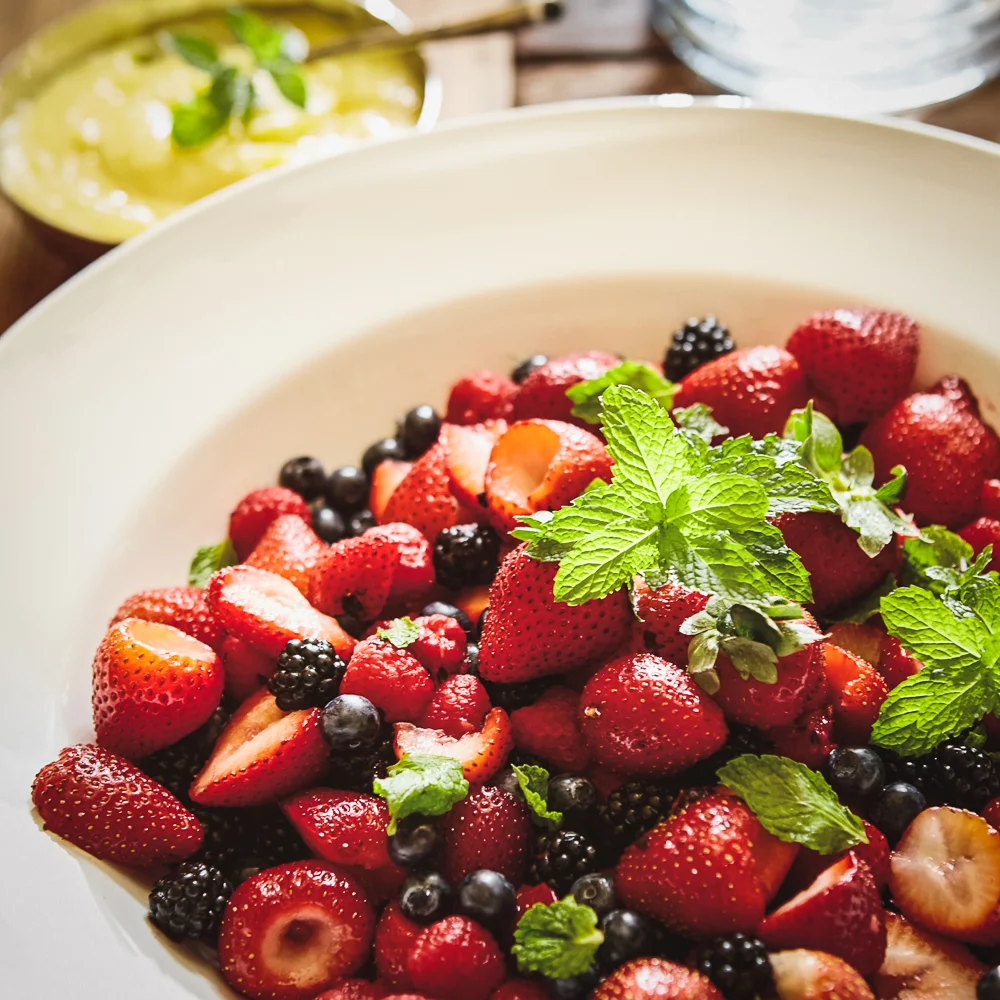 Mixed berries and lemon curd