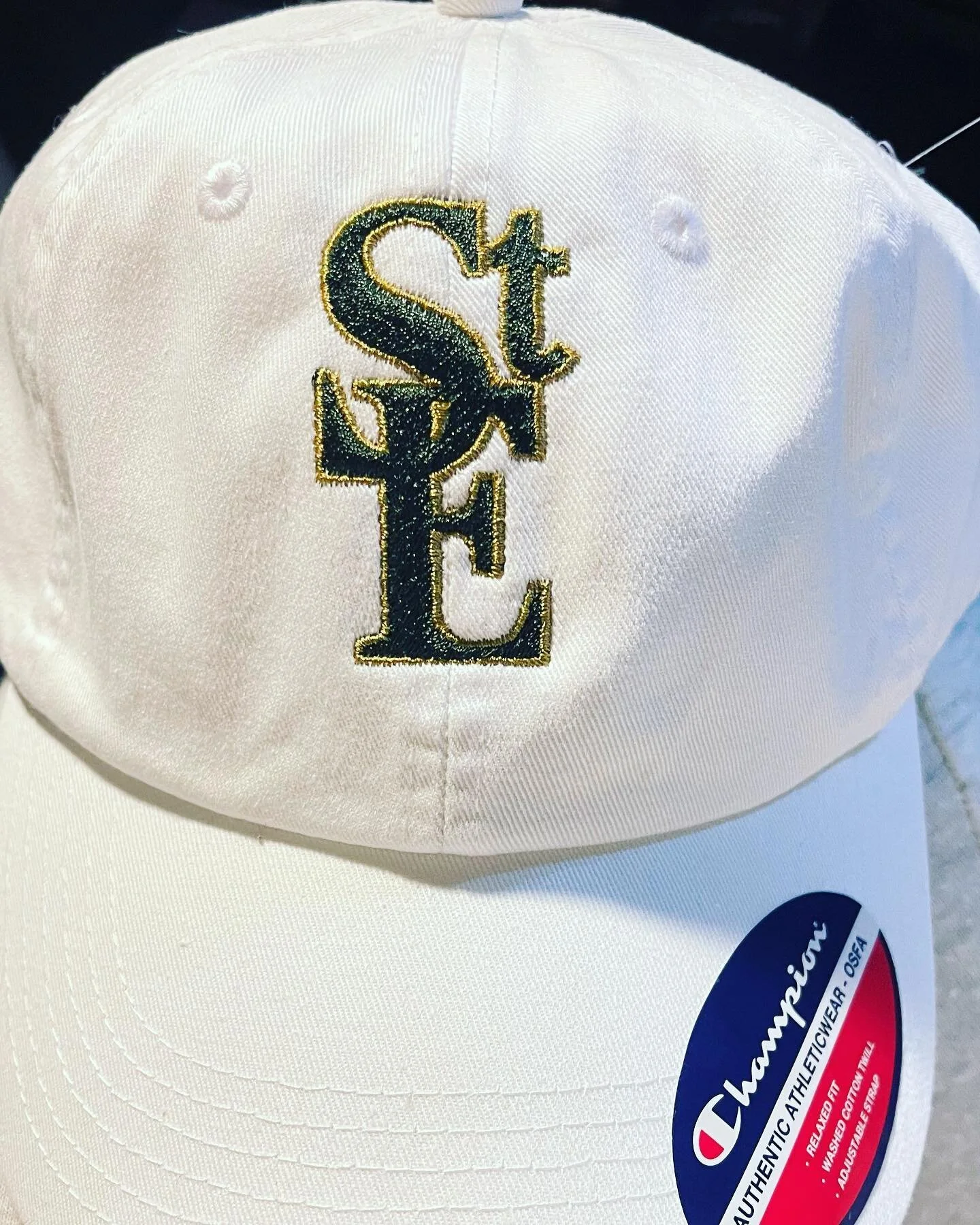 Custom Hat
.
#embroidery #customhats #baseballhat #baseballteam #baseballcap #embroideryhat #smallbusinessowner #craftyhome