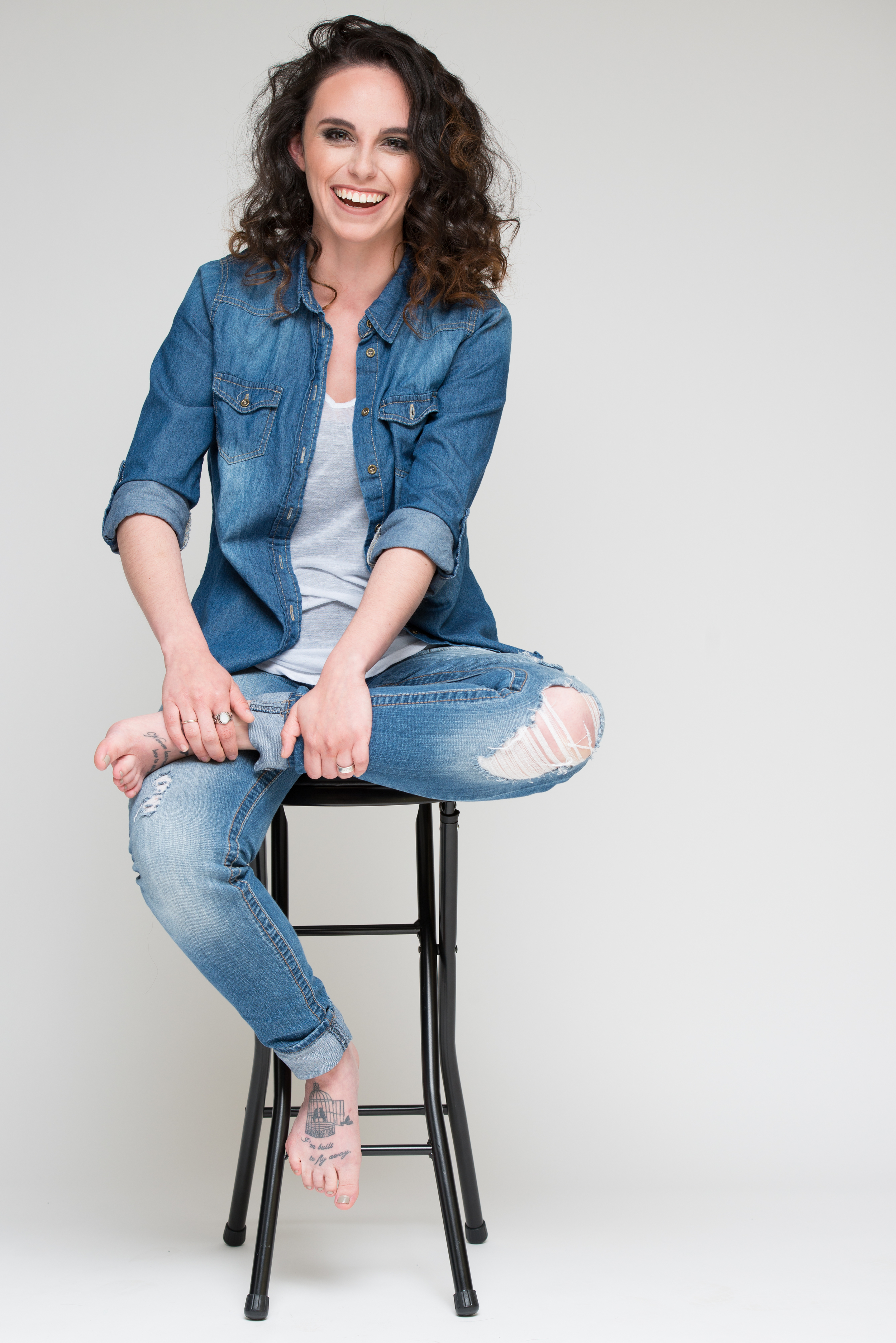 1 light setup: Key light 7' parabolic umbrella overhead, fill light from bounce off ground.