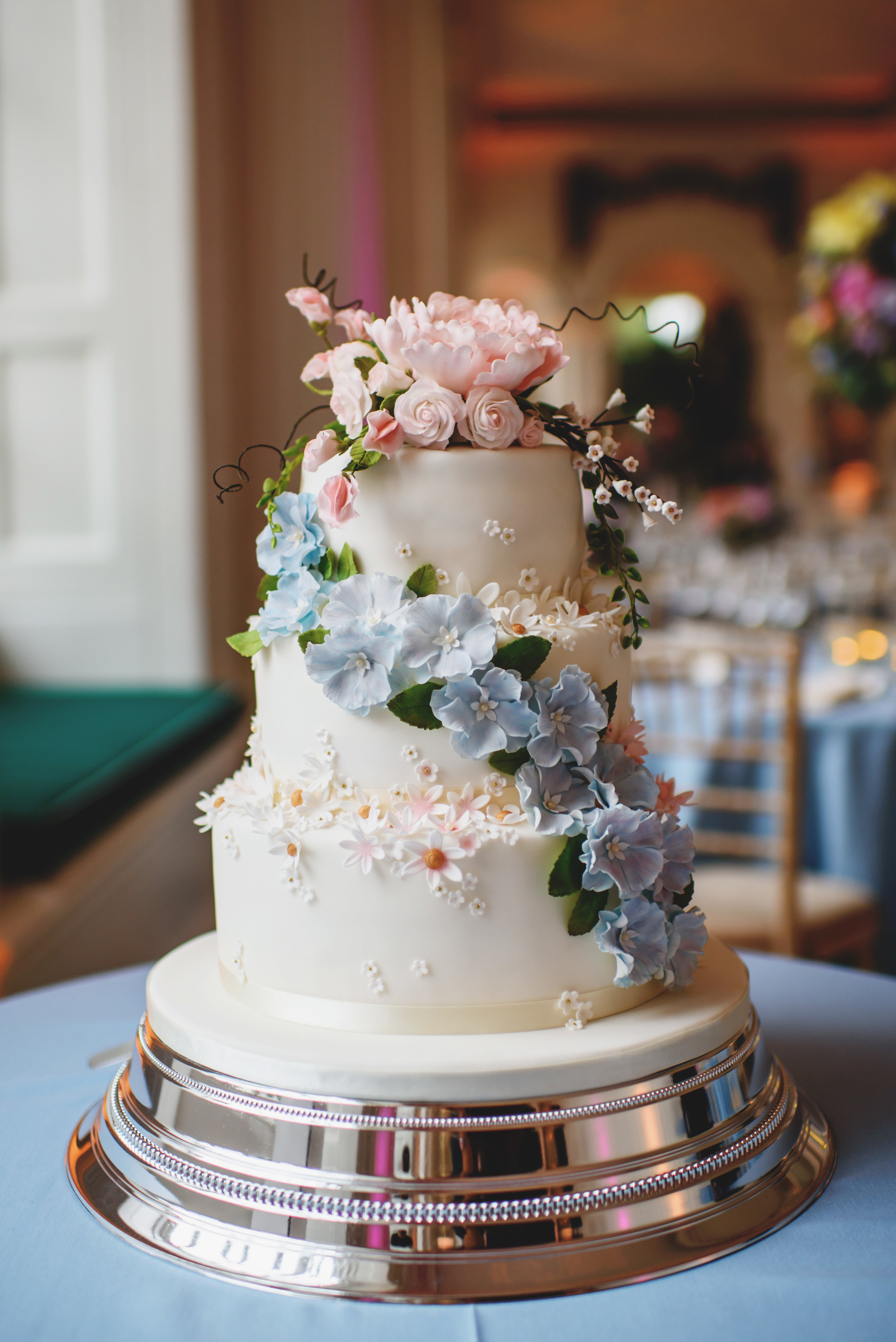 English Country Flowers Wedding Cake