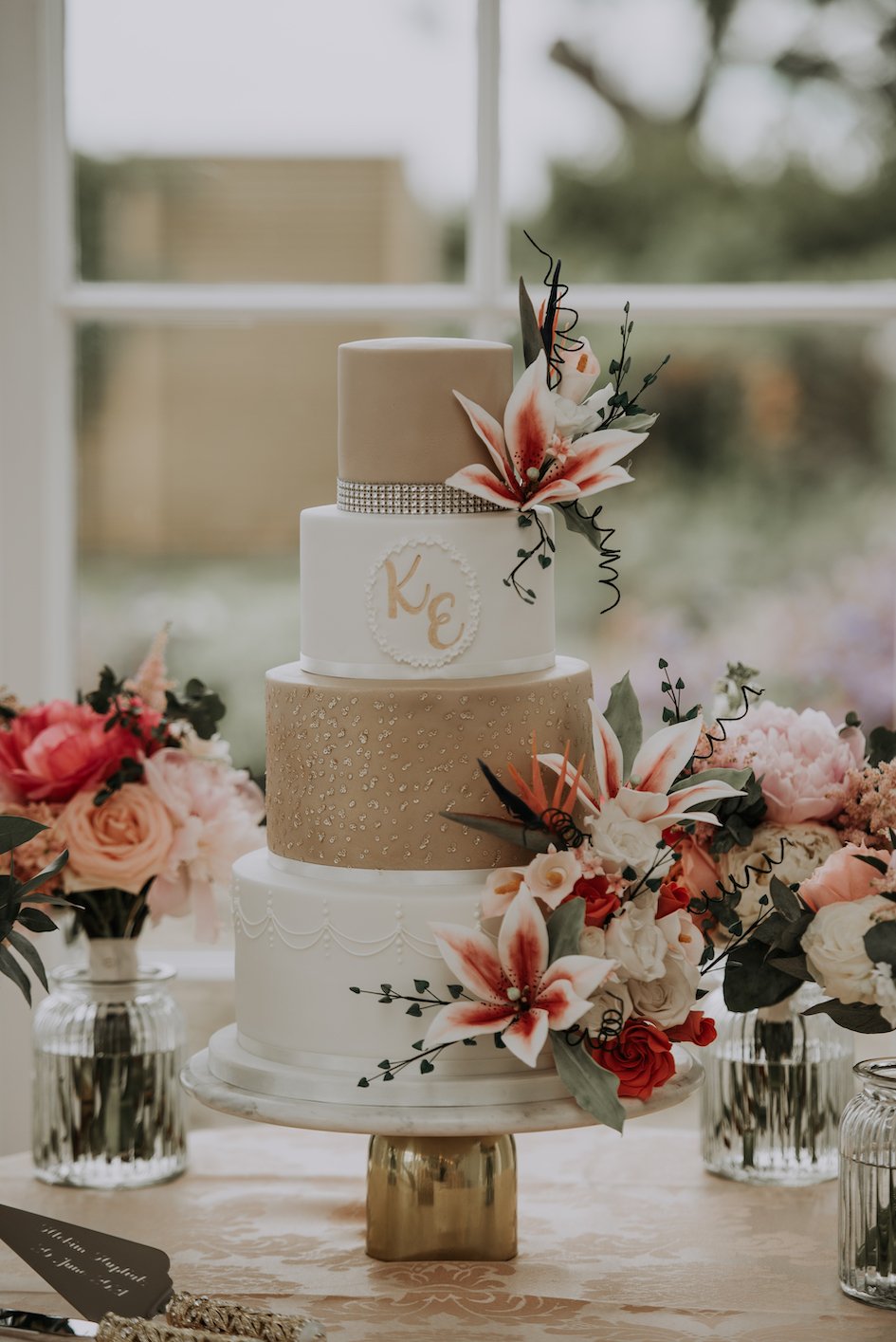 Champagne &amp; white wedding cake