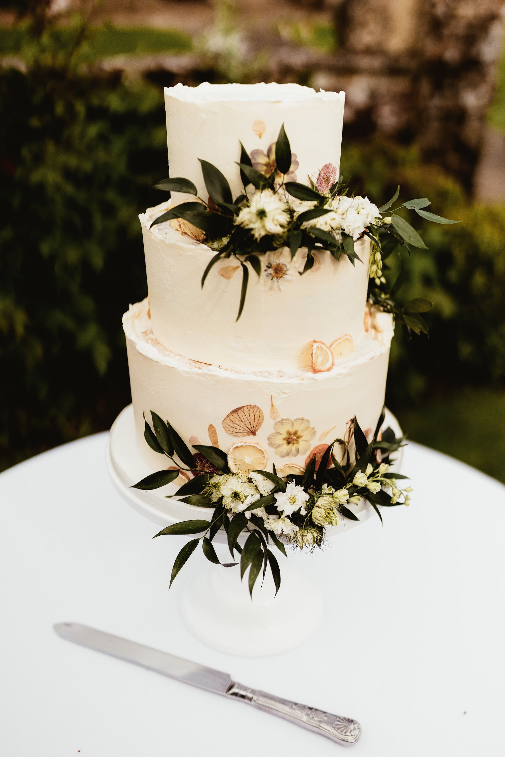Foliage &amp; orange slice buttercream wedding cake