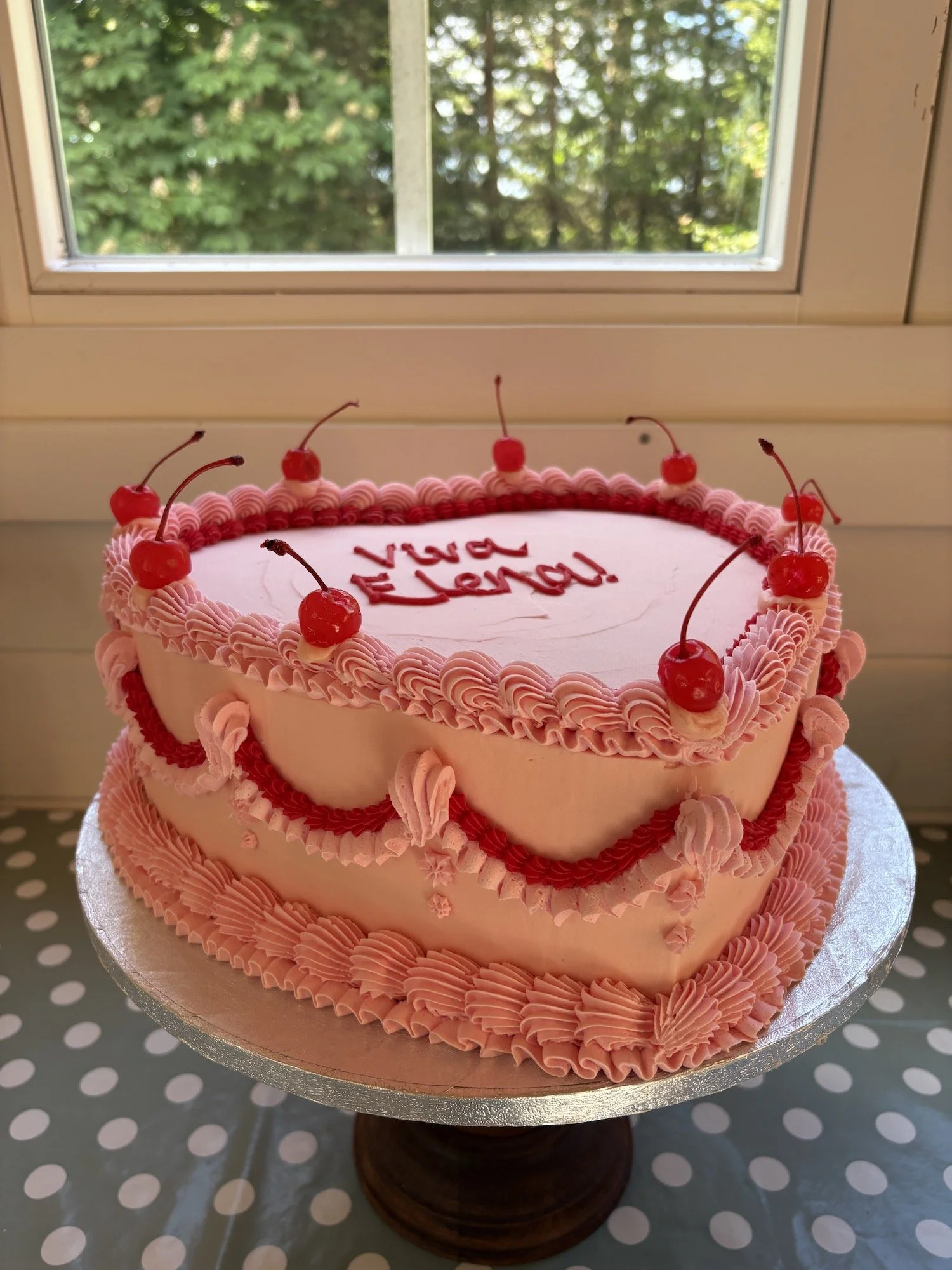 Red and pink Lambeth Heart cake
