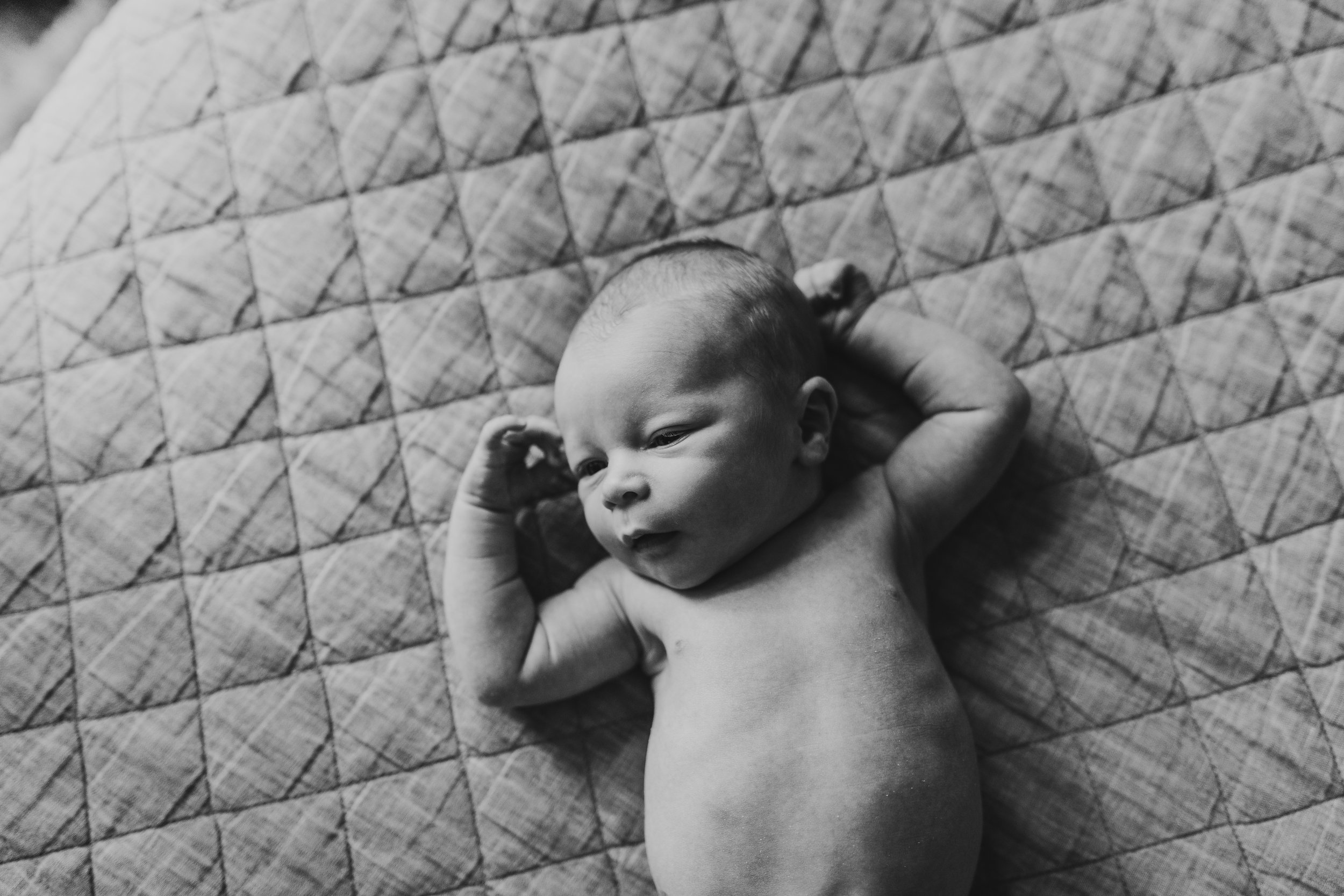 simple-newborn-session-in-your-home
