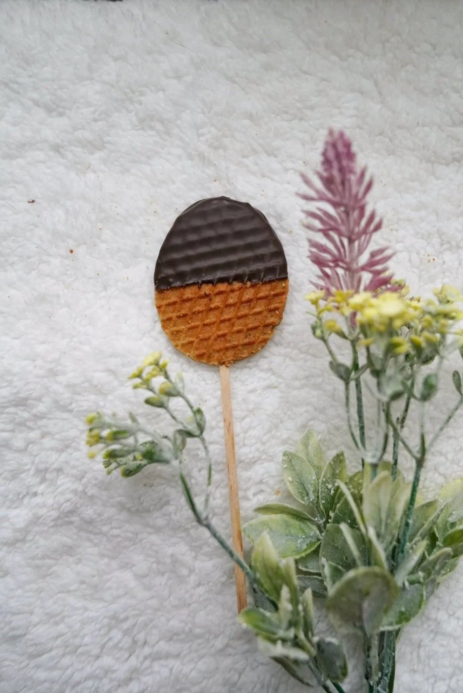 Choc Egg Lollipop.jpg