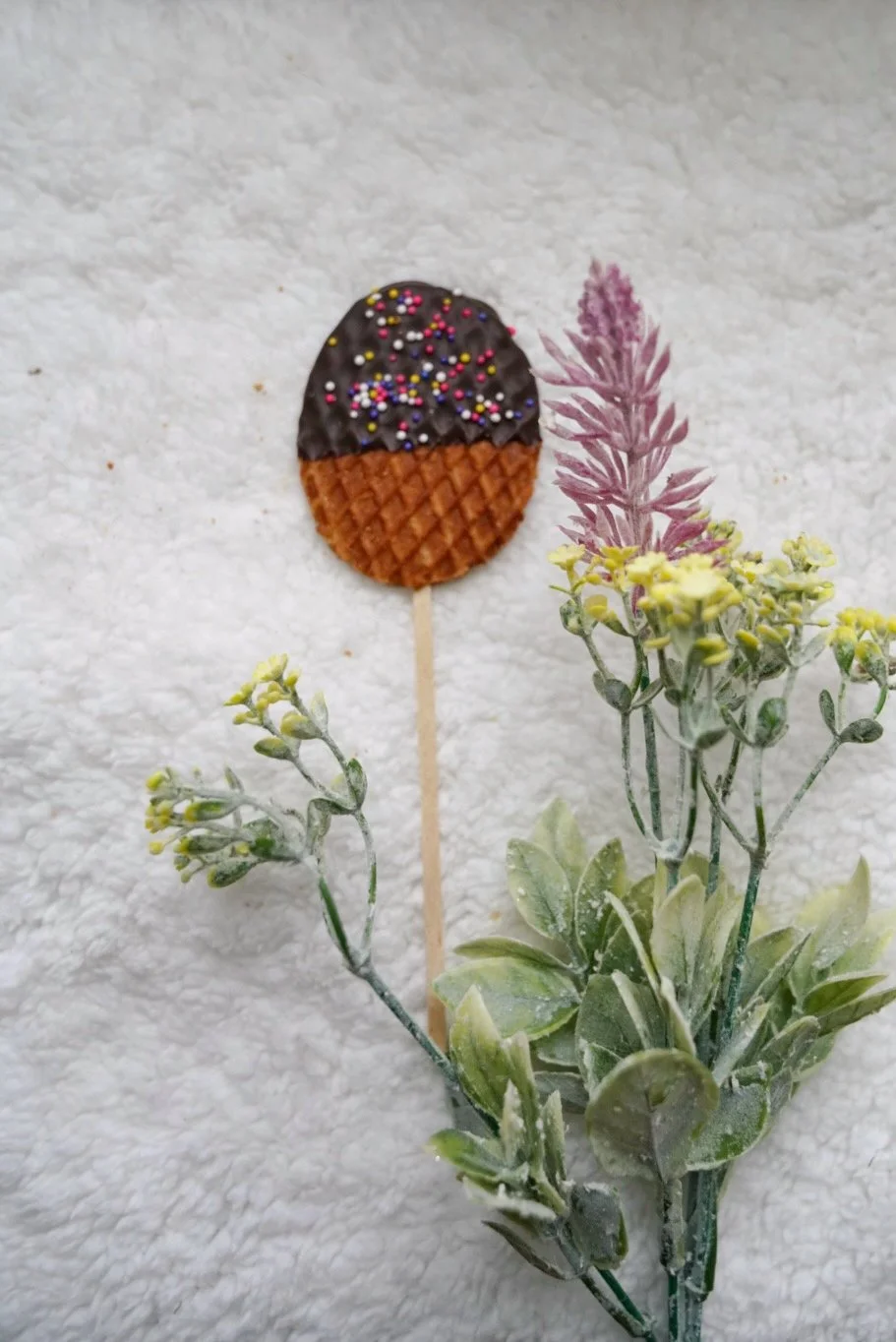 Choc Sprinkle Egg Lollipop(1).jpg