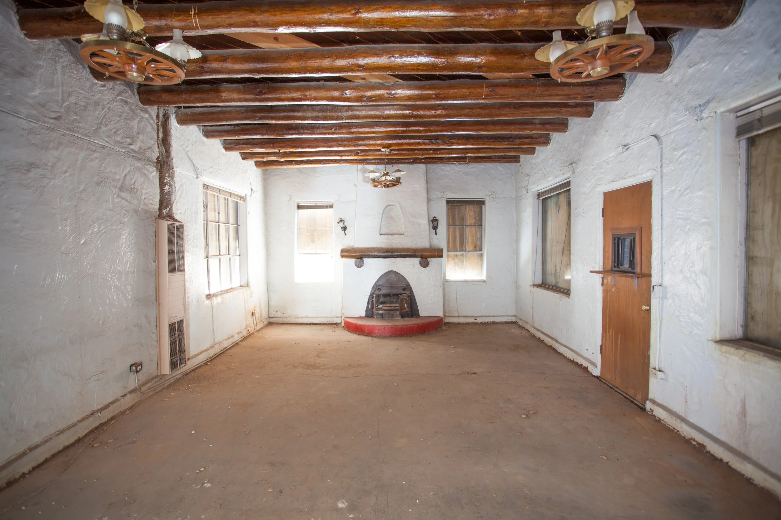Hotel Kiva Fireplace Before Renovation